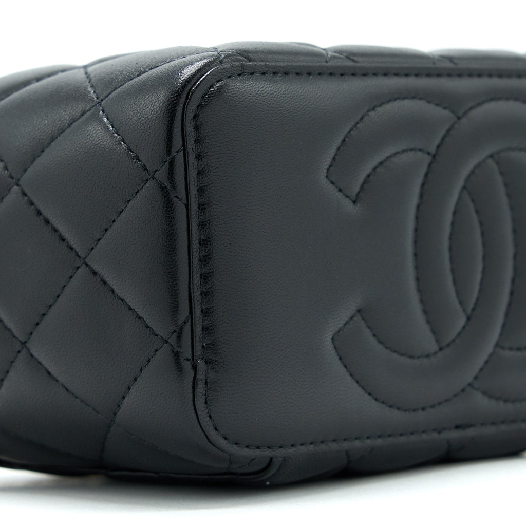 chanel-22a-top-handle-long-vanity-case-lambskin-black-lghw