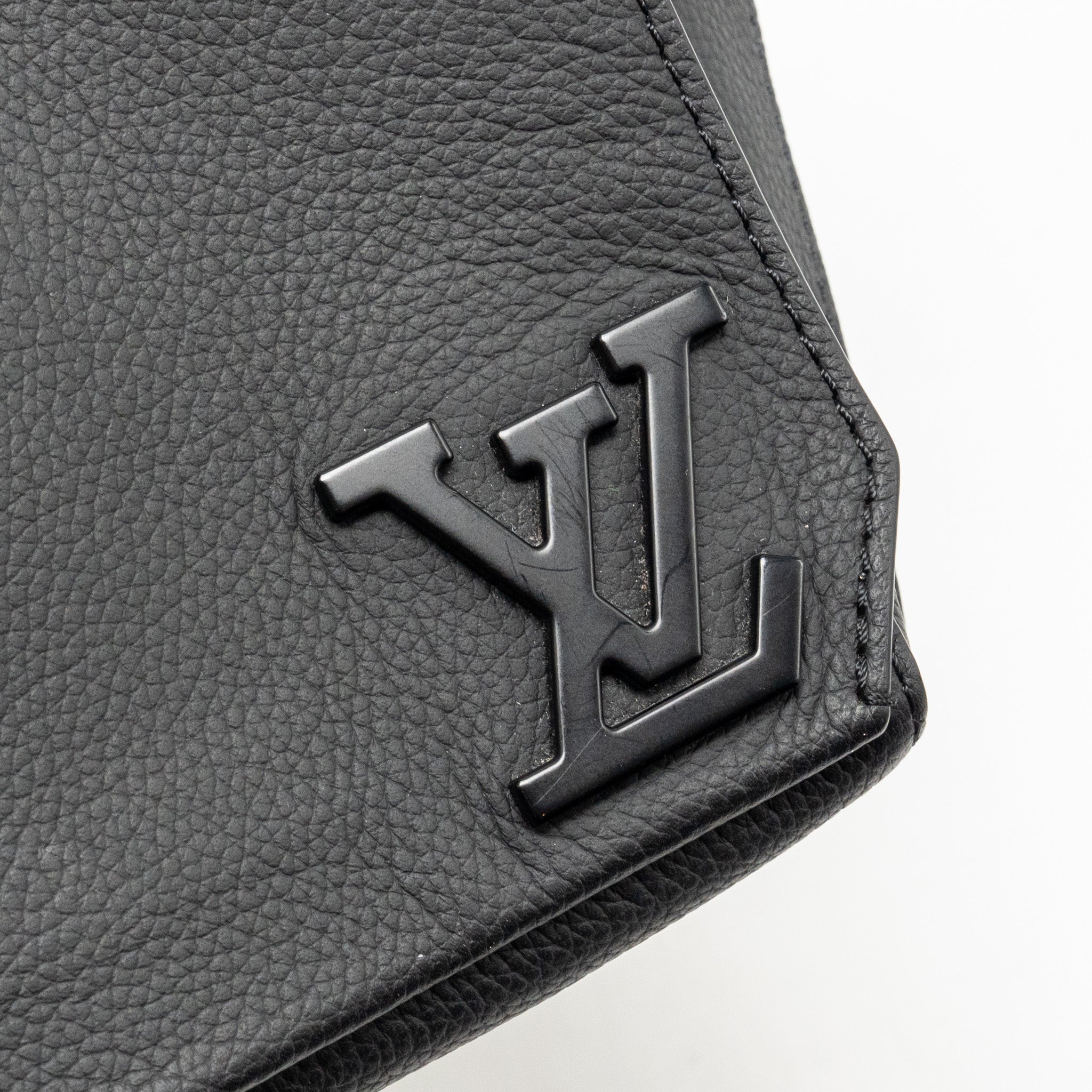 louis-vuitton-aerogram-takeoff-sling-black-grained-calfskin-black-hardware