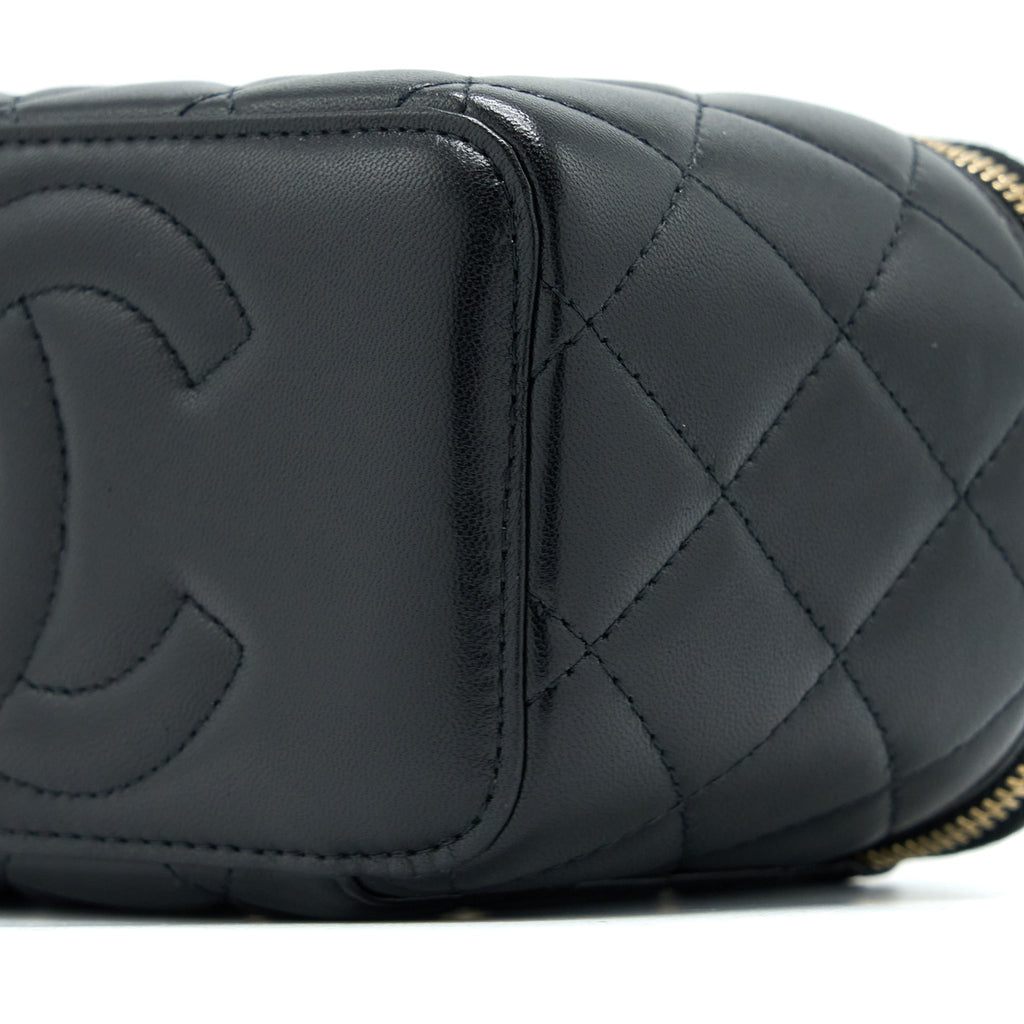 chanel-22a-top-handle-long-vanity-case-lambskin-black-lghw