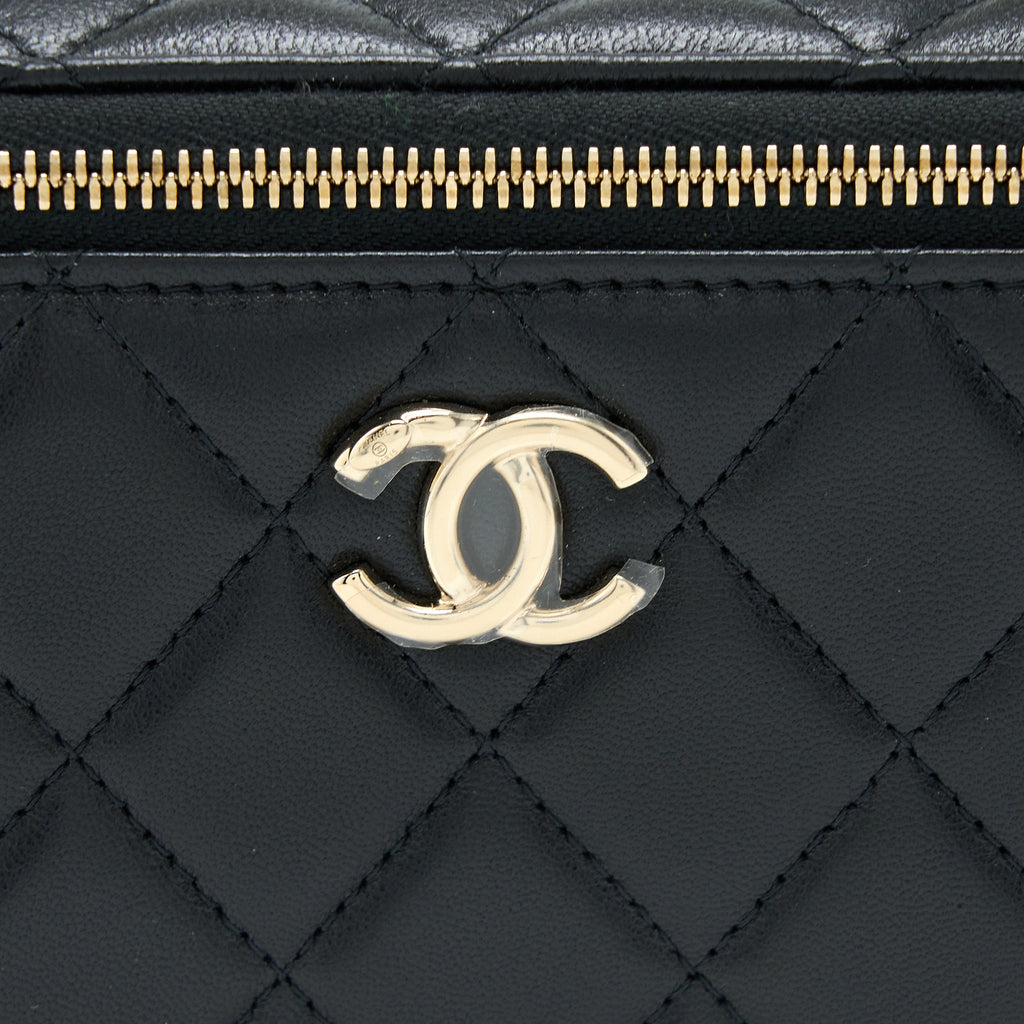 chanel-22a-top-handle-long-vanity-case-lambskin-black-lghw
