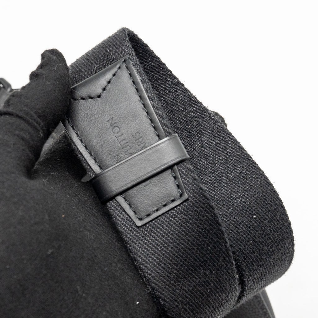 louis-vuitton-aerogram-takeoff-sling-black-grained-calfskin-black-hardware