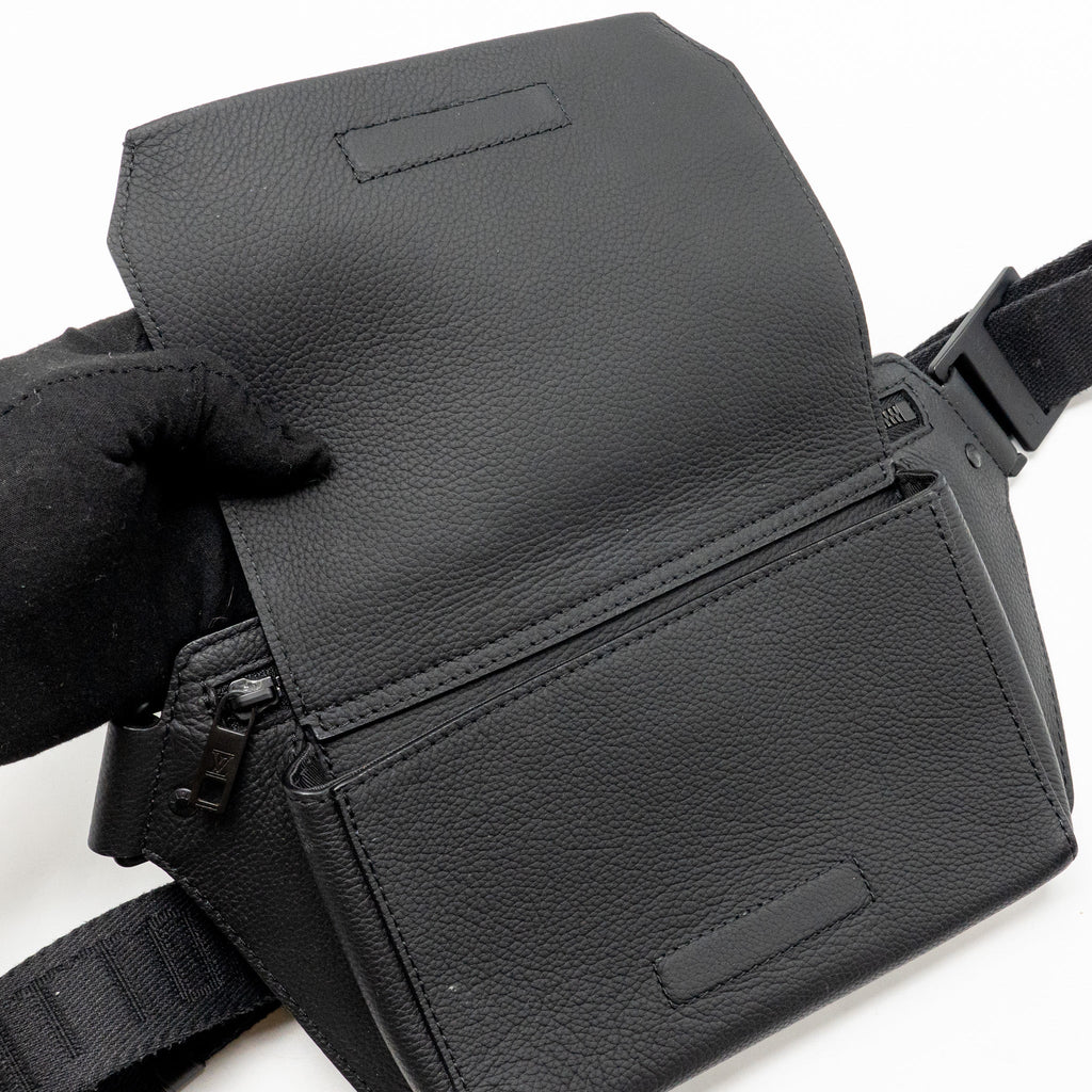 louis-vuitton-aerogram-takeoff-sling-black-grained-calfskin-black-hardware