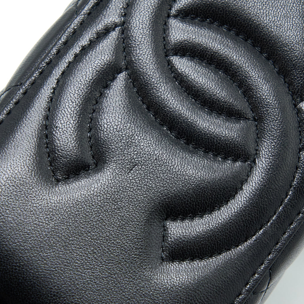 chanel-22a-top-handle-long-vanity-case-lambskin-black-lghw