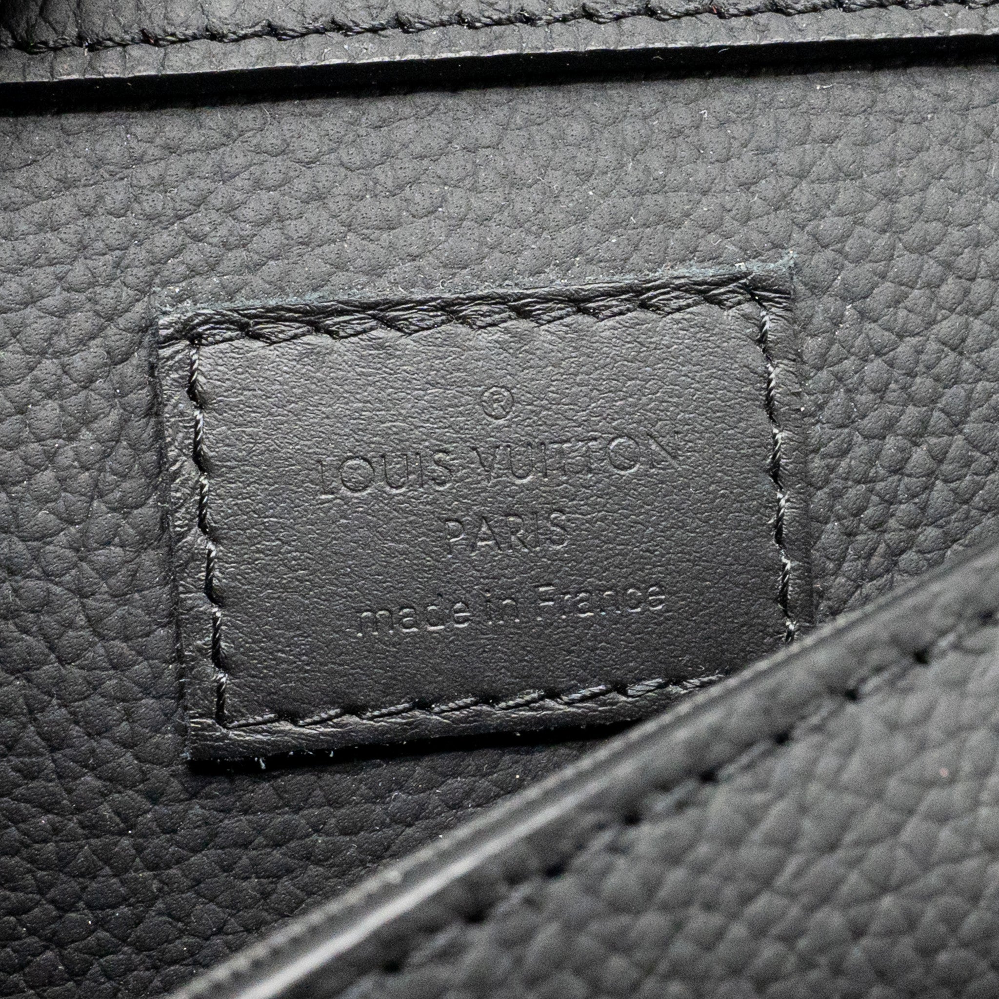 louis-vuitton-aerogram-takeoff-sling-black-grained-calfskin-black-hardware