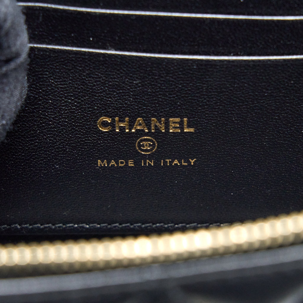 chanel-22a-top-handle-long-vanity-case-lambskin-black-lghw