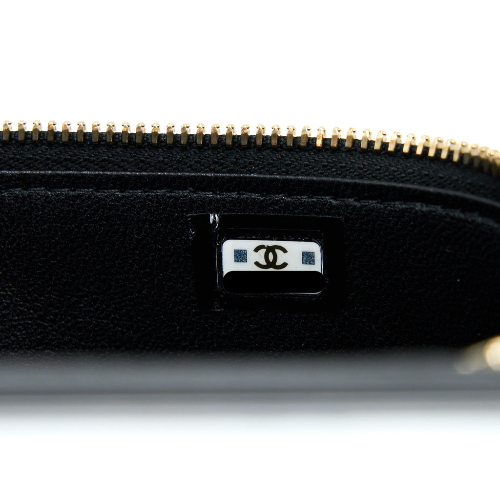 chanel-22a-top-handle-long-vanity-case-lambskin-black-lghw