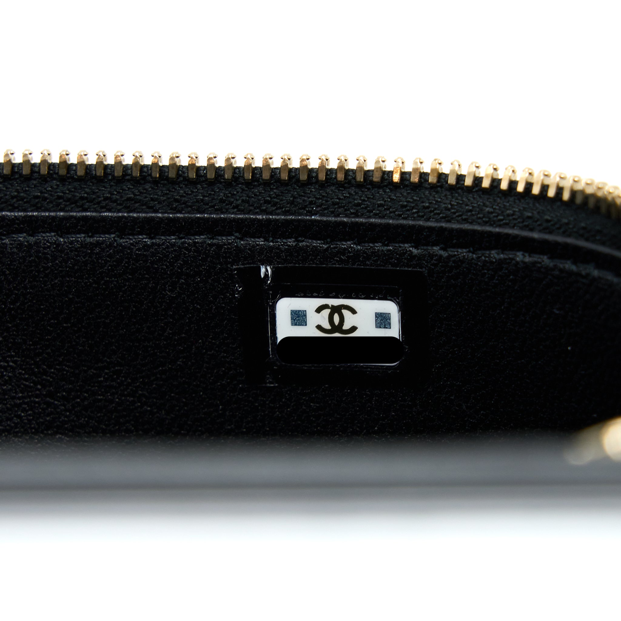 chanel-22a-top-handle-long-vanity-case-lambskin-black-lghw