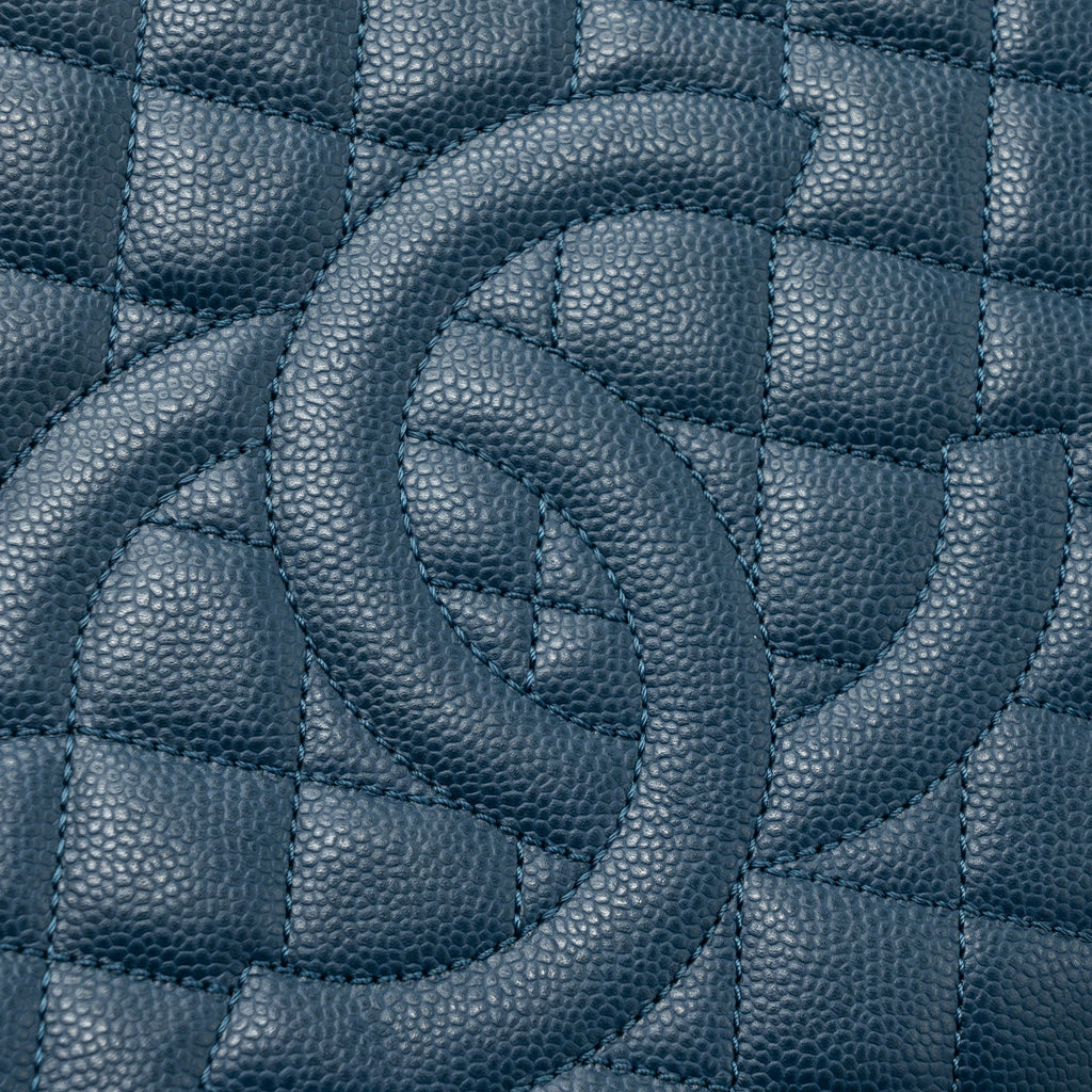 chanel-grand-shopping-tote-caviar-dark-blue-shw