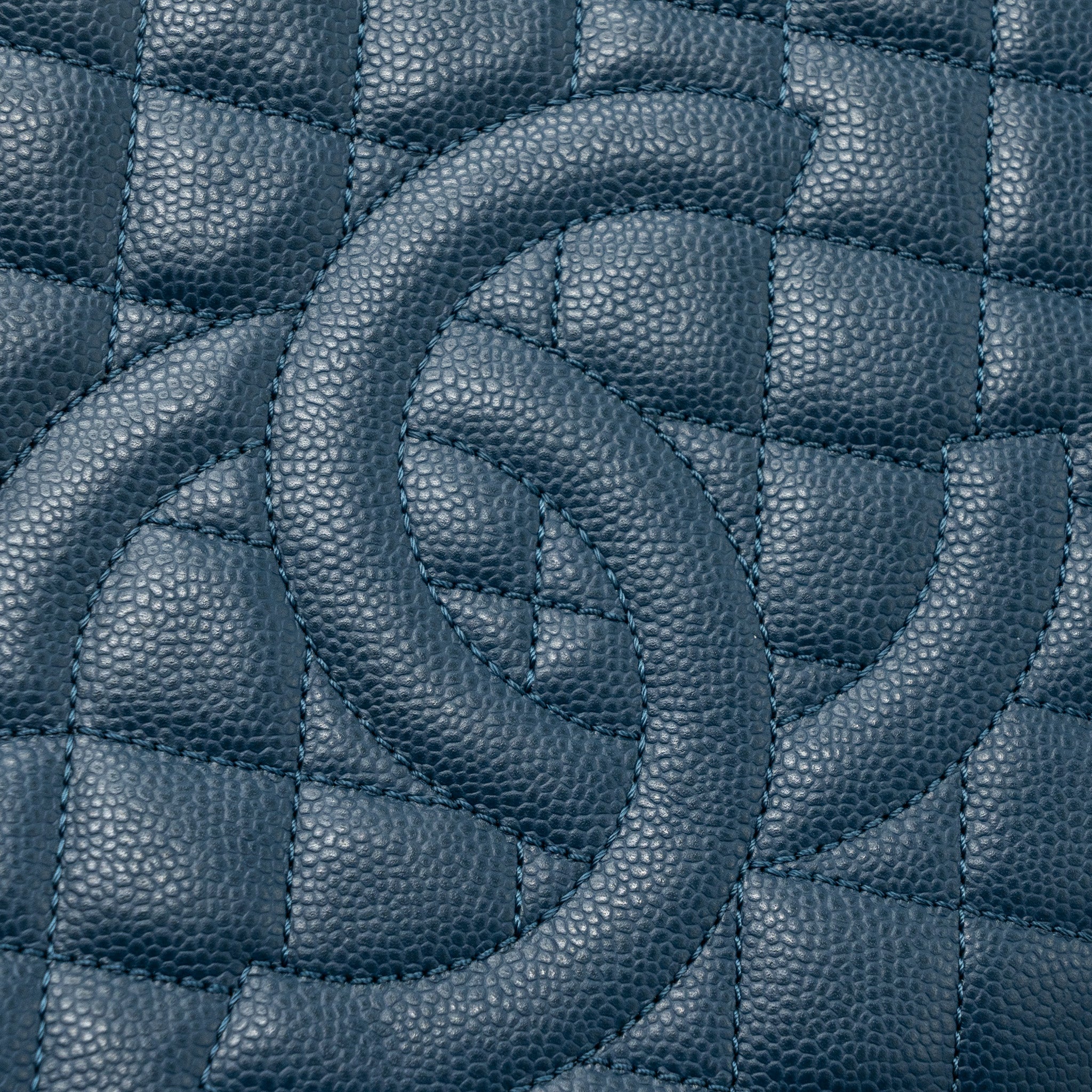 chanel-grand-shopping-tote-caviar-dark-blue-shw