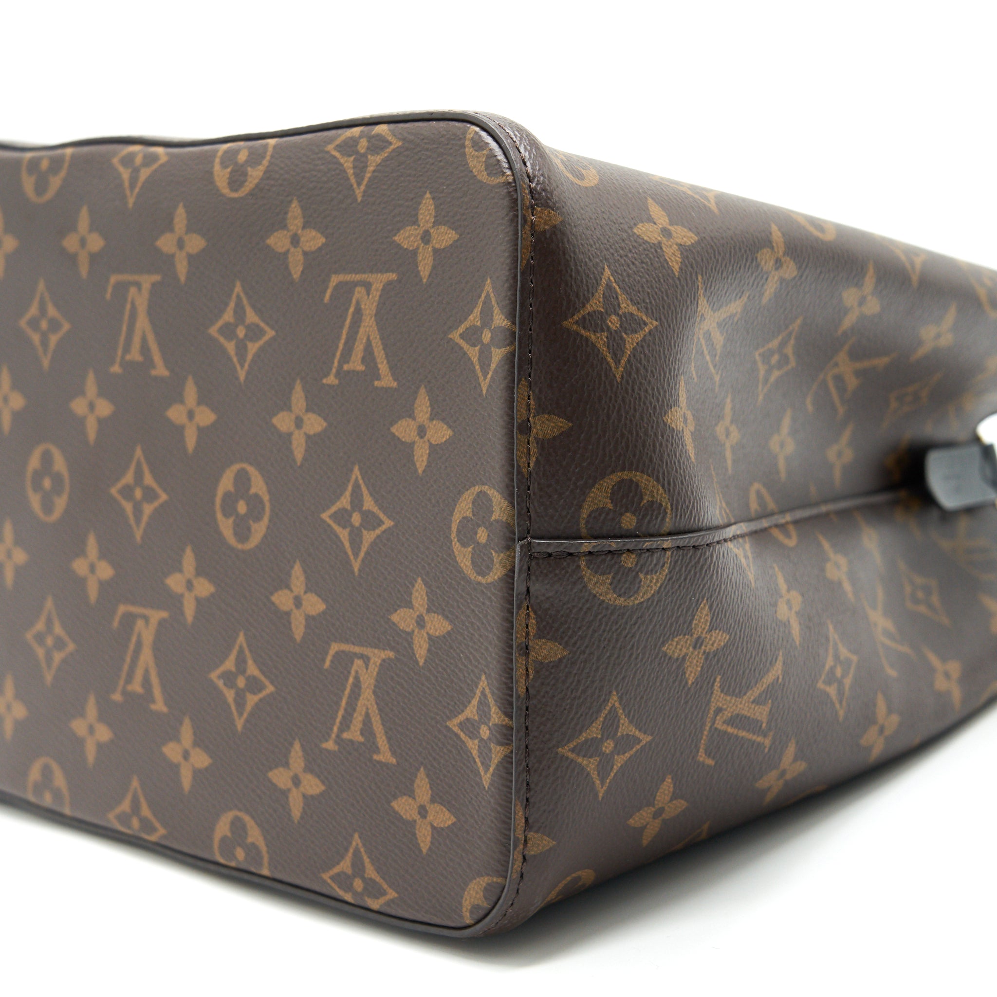 louis-vuitton-neo-noe-monogram-canvas-black-2
