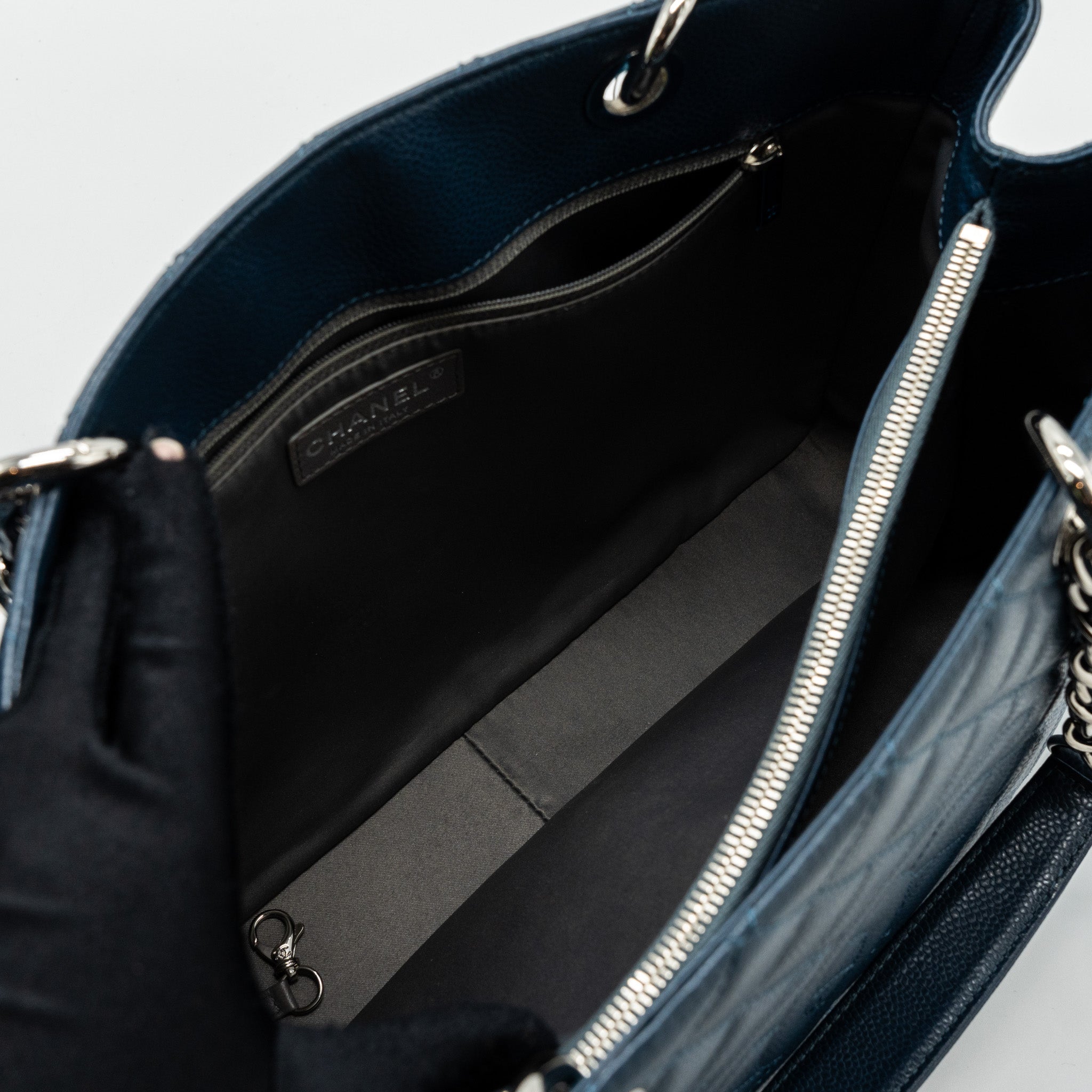 chanel-grand-shopping-tote-caviar-dark-blue-shw