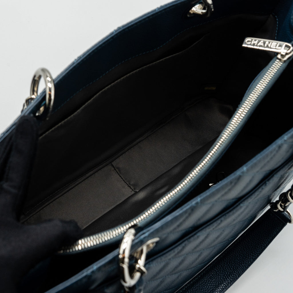chanel-grand-shopping-tote-caviar-dark-blue-shw