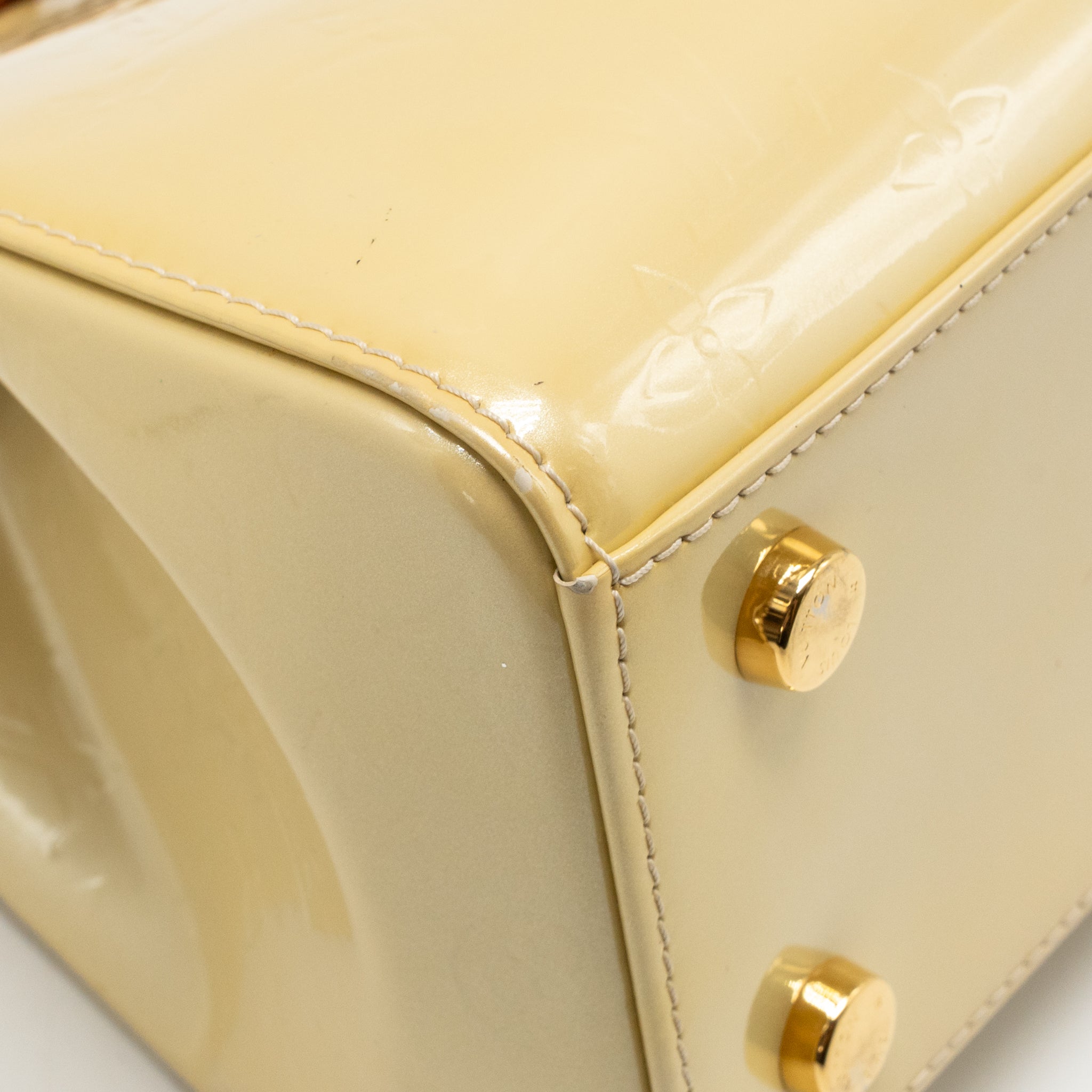 louis-vuitton-vernis-brea-mm-patent-monogram-light-beige-ghw