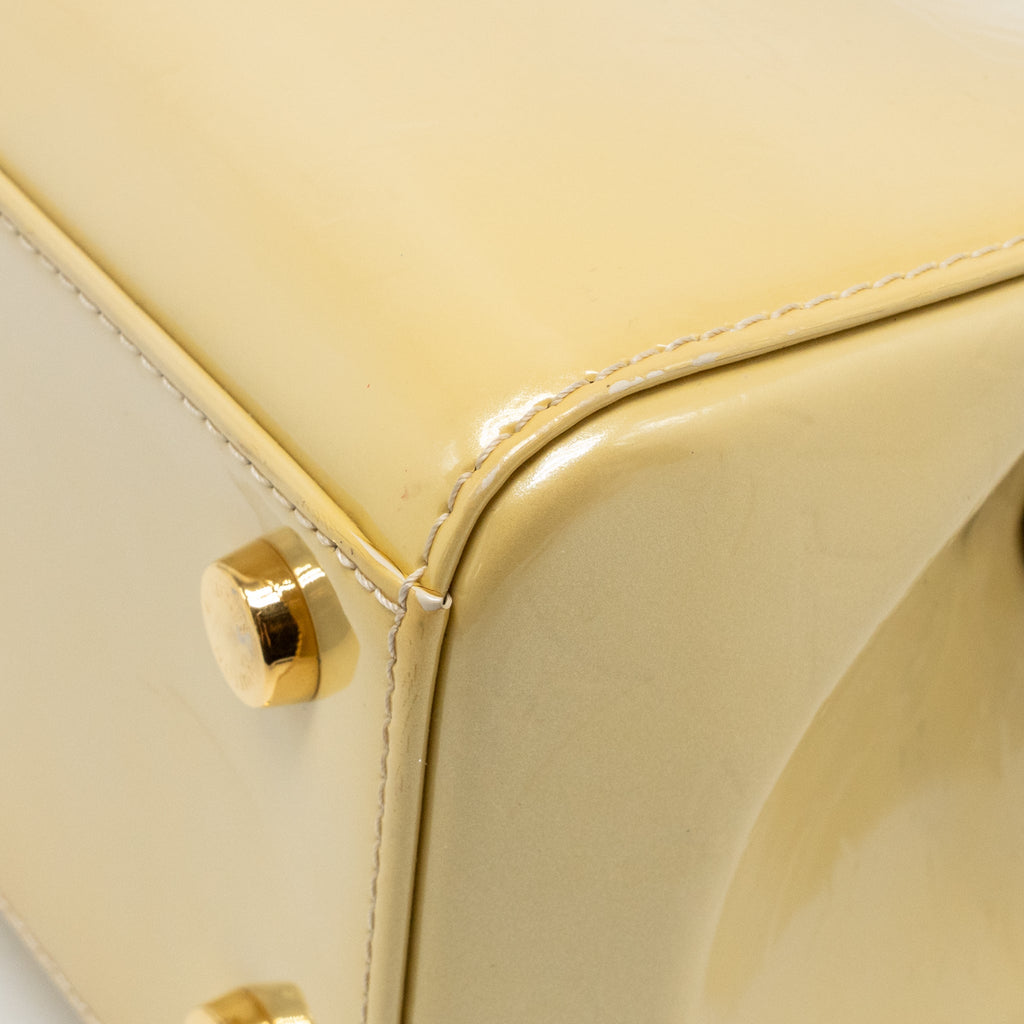 louis-vuitton-vernis-brea-mm-patent-monogram-light-beige-ghw