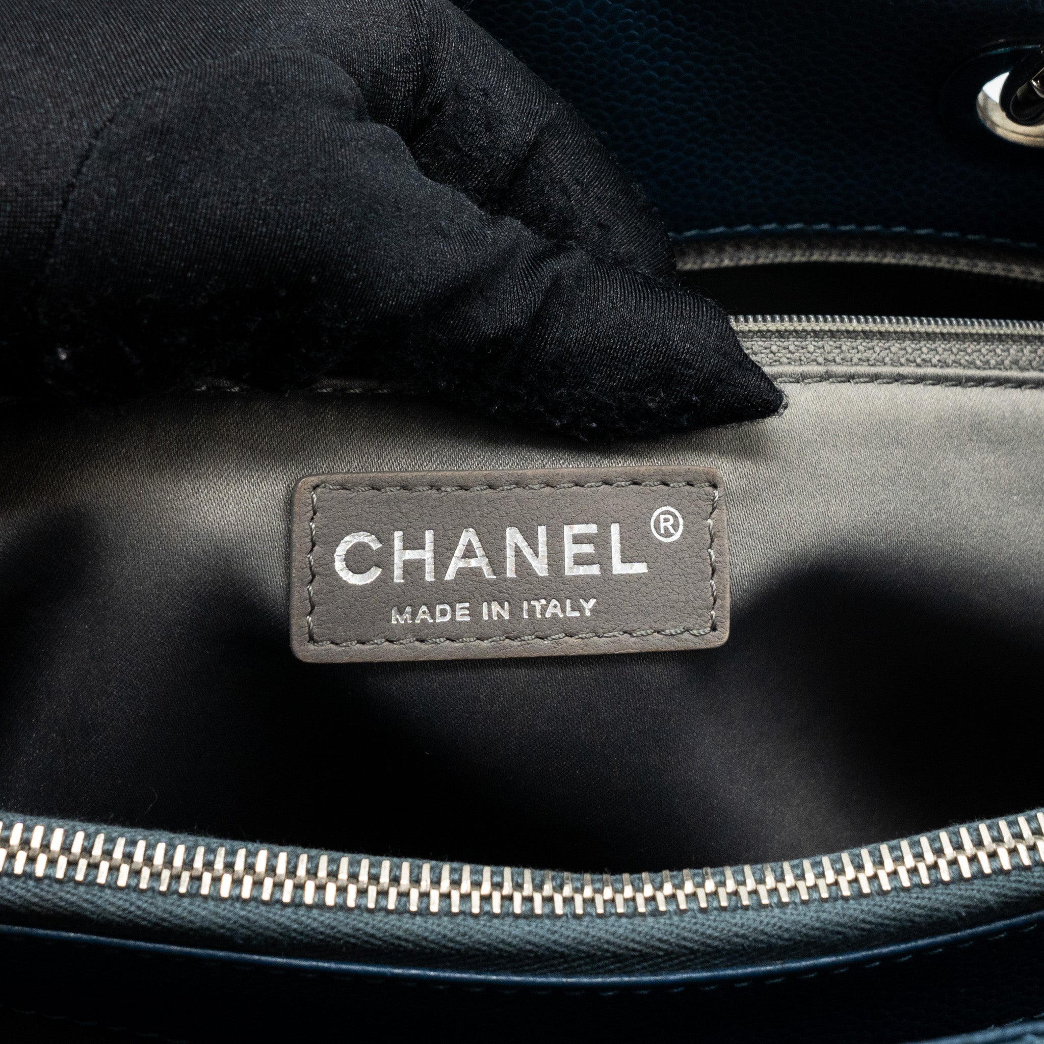 chanel-grand-shopping-tote-caviar-dark-blue-shw