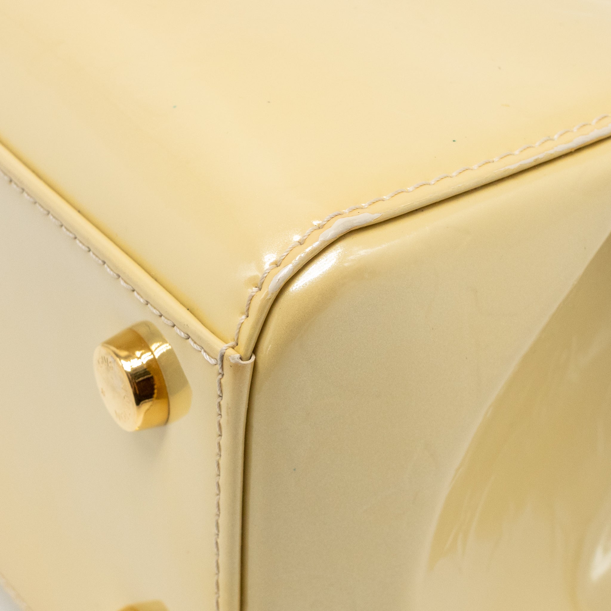 louis-vuitton-vernis-brea-mm-patent-monogram-light-beige-ghw