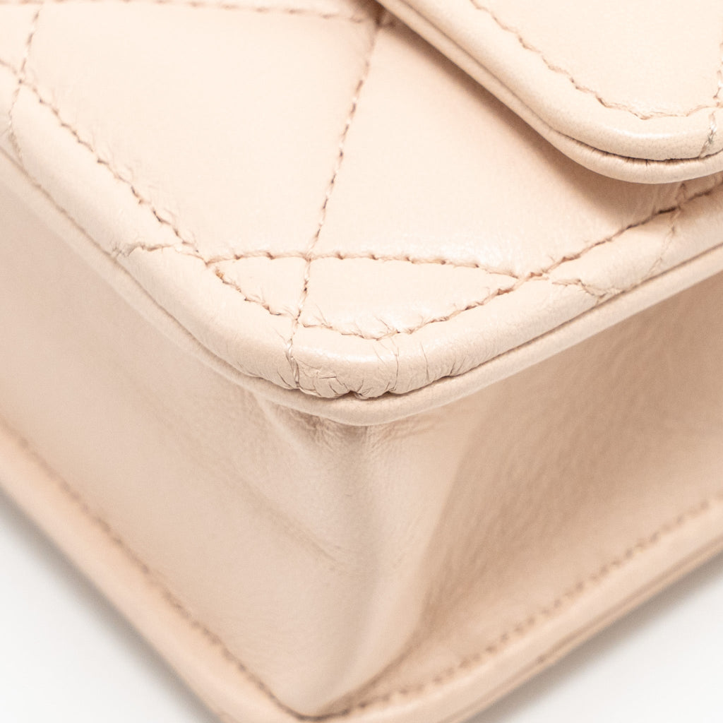 chanel-pearl-crush-wallet-on-chain-lambskin-light-pink-ghw-microchip