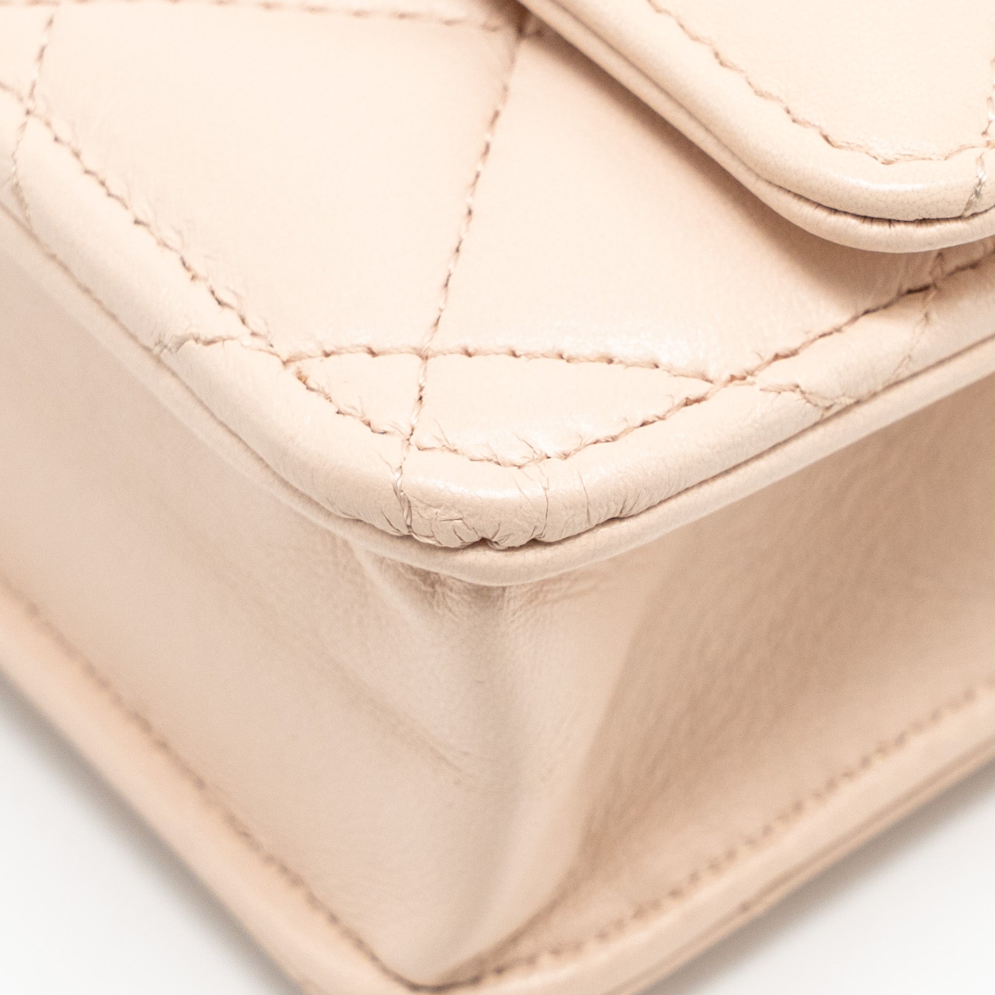 chanel-pearl-crush-wallet-on-chain-lambskin-light-pink-ghw-microchip