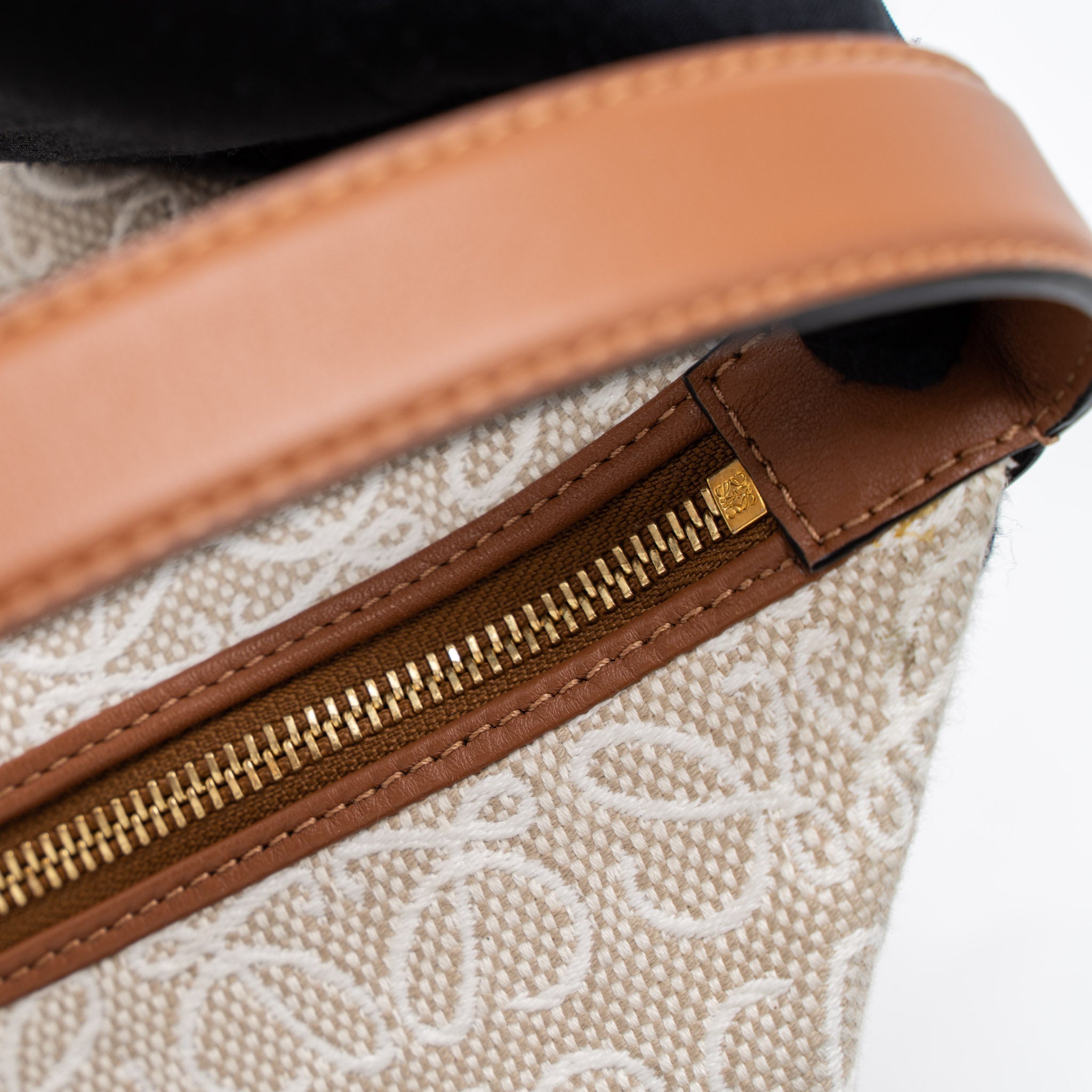 loewe-medium-cubi-anagram-bag-trimmed-leather-jacquard-canvas-beige-brown-ghw