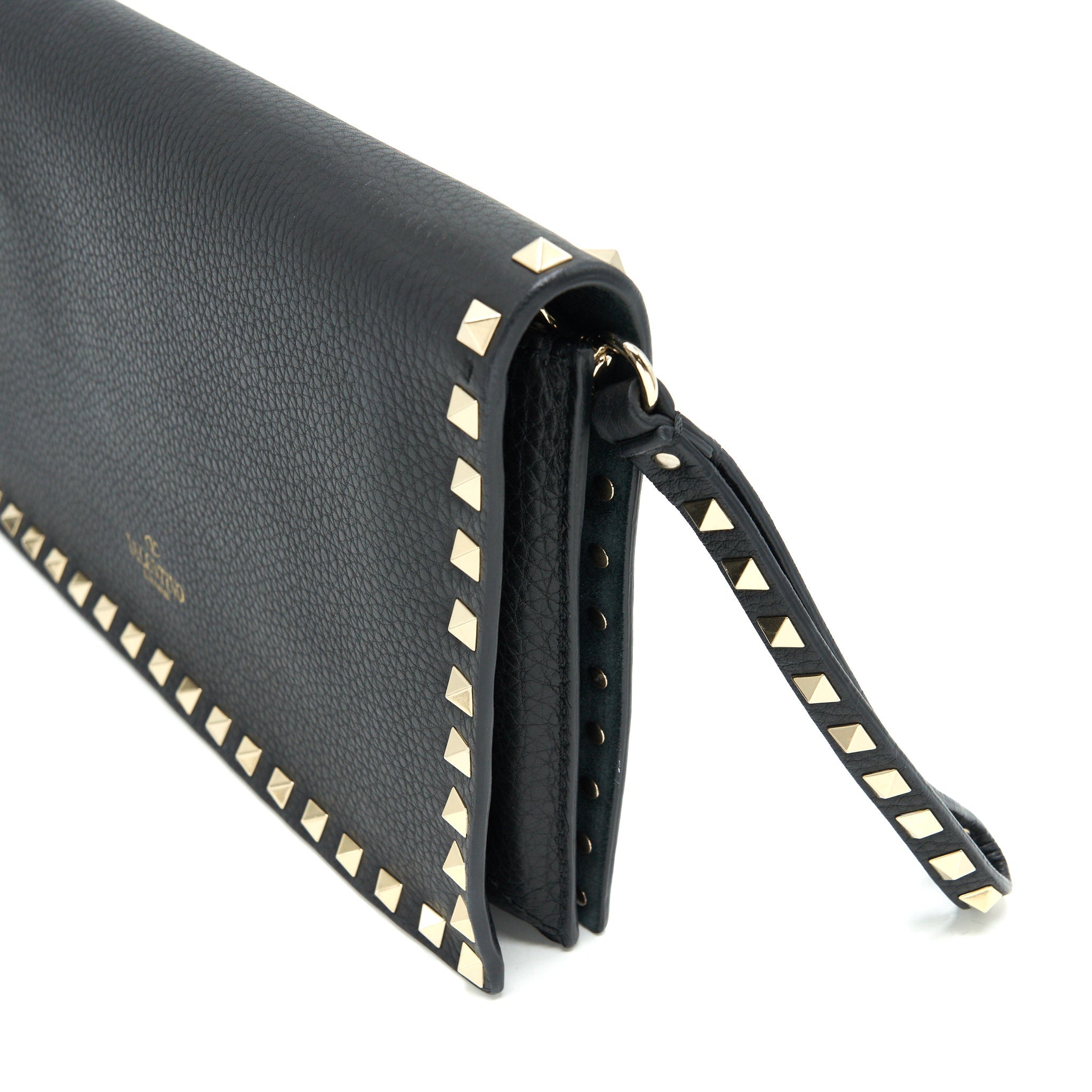 valentino-garavani-rockstud-leather-clutch-black