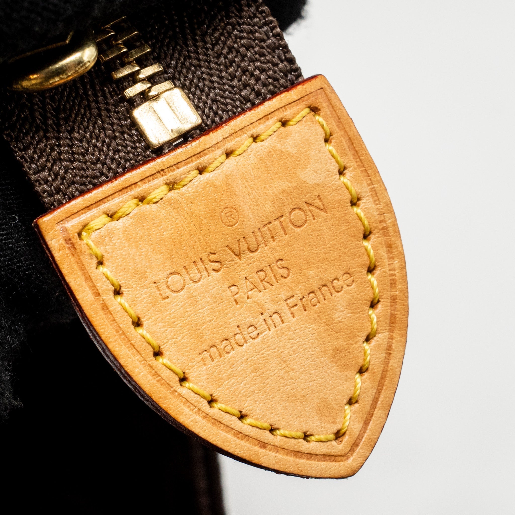 louis-vuitton-toiletry-pochette-26-monogram-canvas-ghw-15