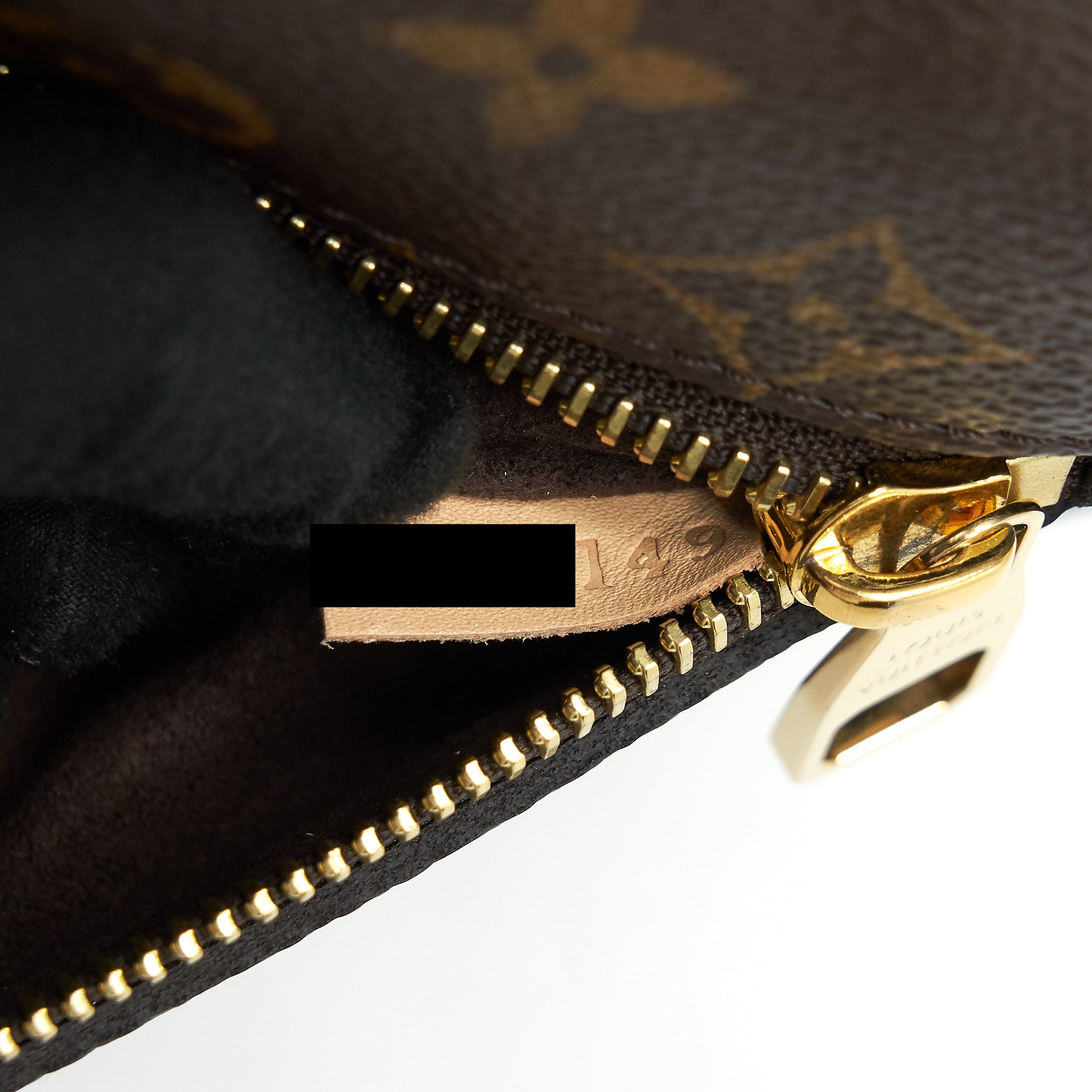 louis-vuitton-pochette-metis-monogram-canvas-ghw