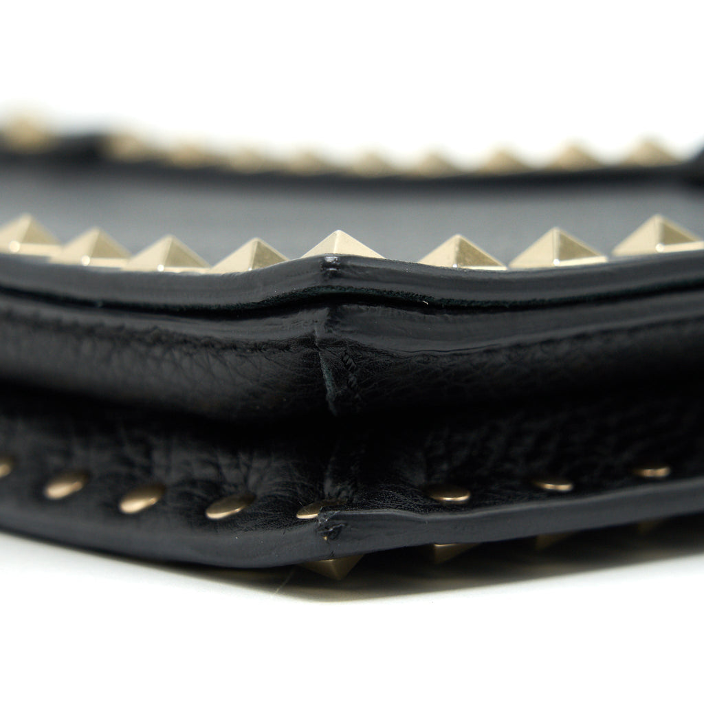 valentino-garavani-rockstud-leather-clutch-black