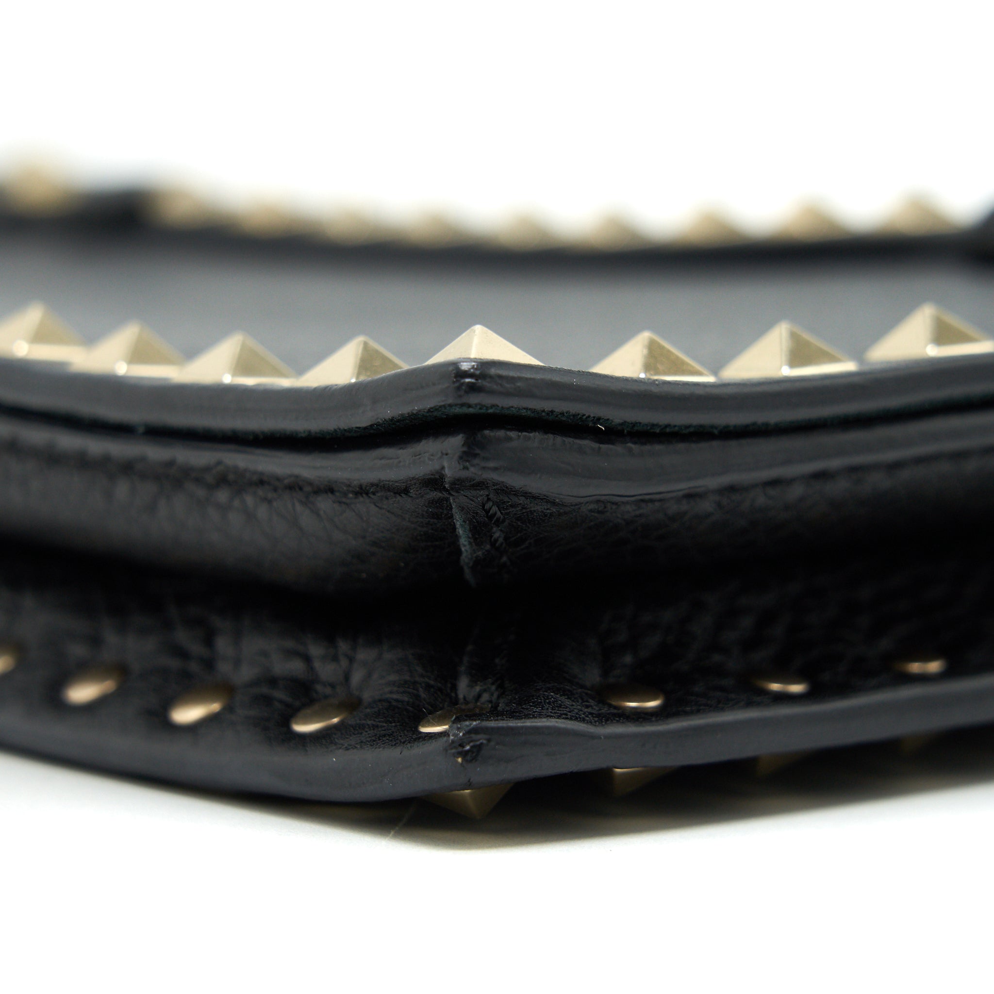 valentino-garavani-rockstud-leather-clutch-black