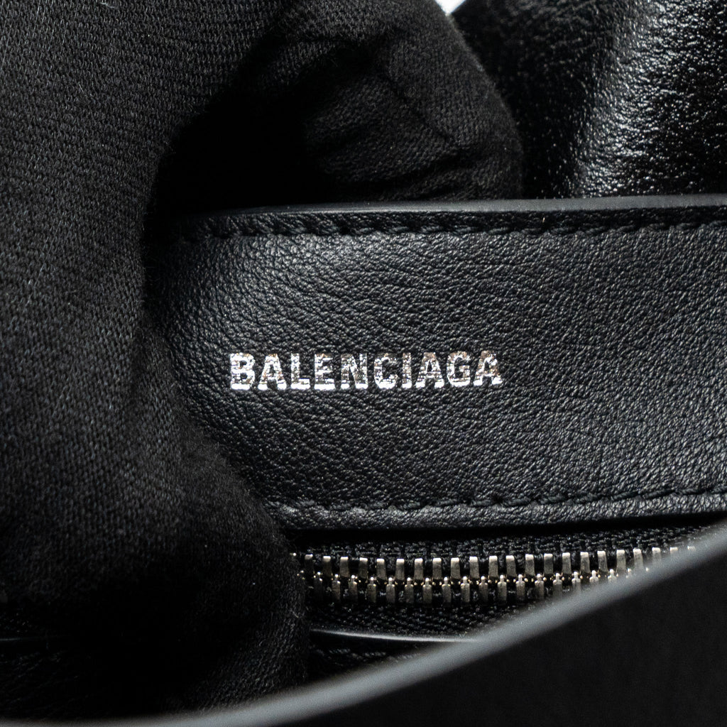 balenciaga-everyday-xxs-tote-bag-calfskin-black-shw