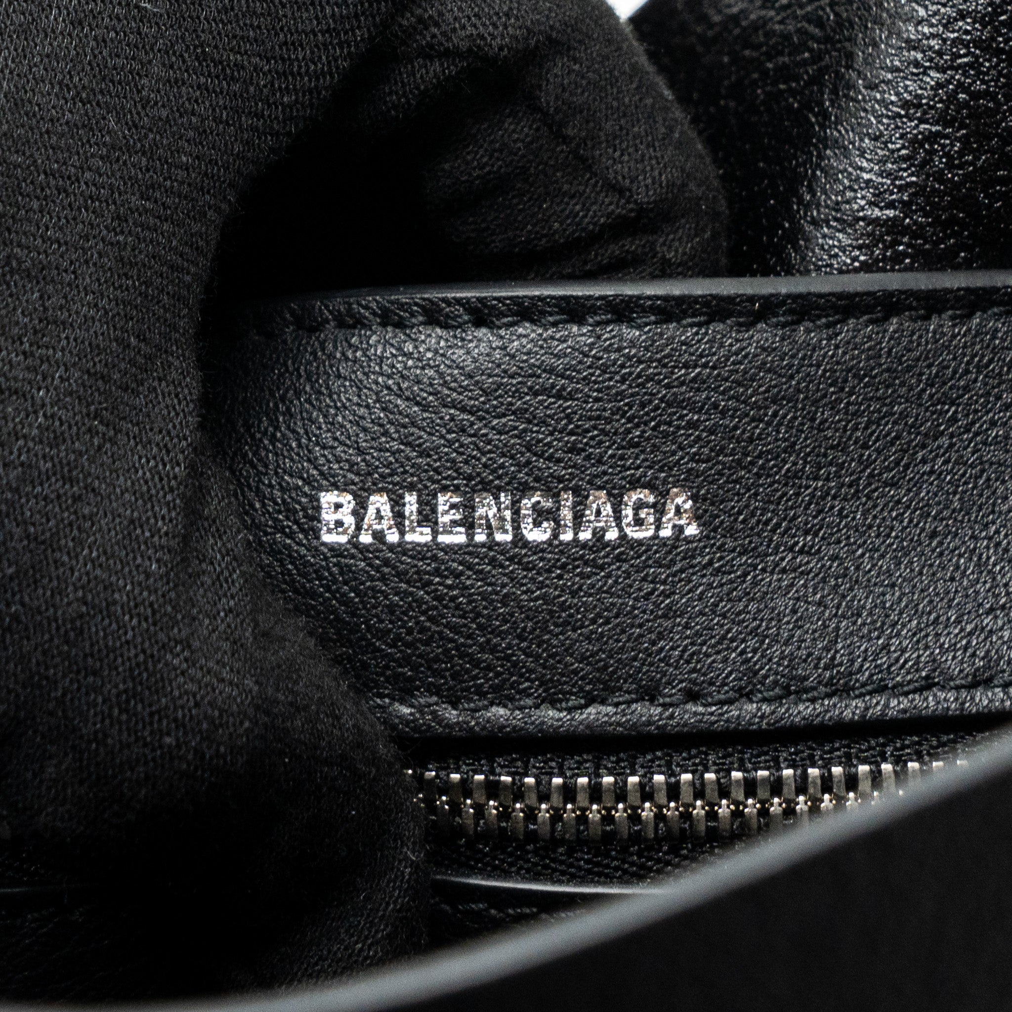 balenciaga-everyday-xxs-tote-bag-calfskin-black-shw
