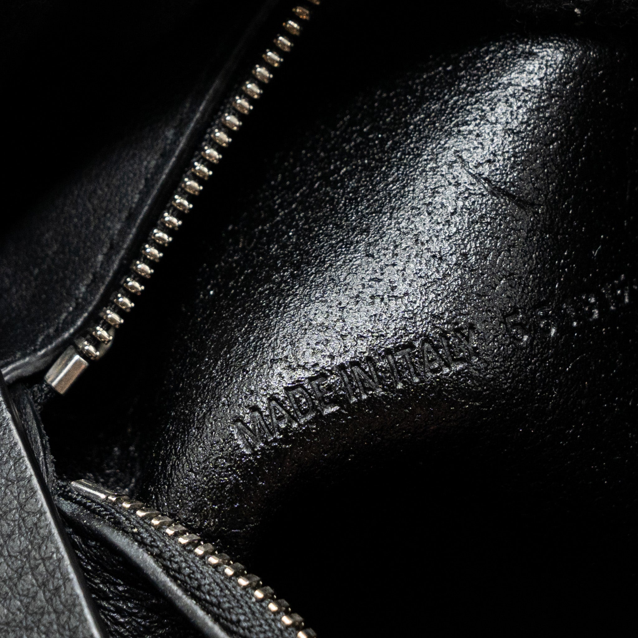 balenciaga-everyday-xxs-tote-bag-calfskin-black-shw