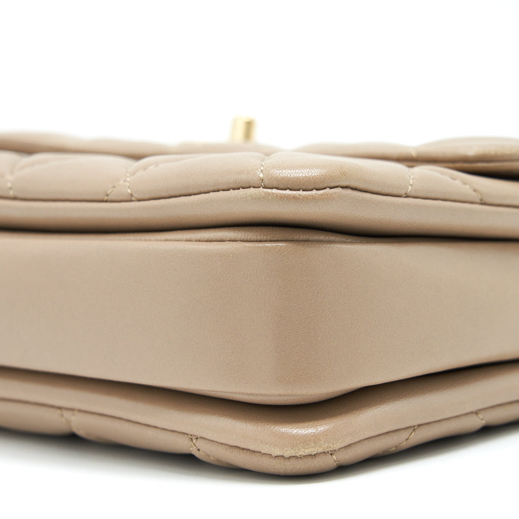chanel-trendy-cc-flap-bag-lambskin-beige-lghw