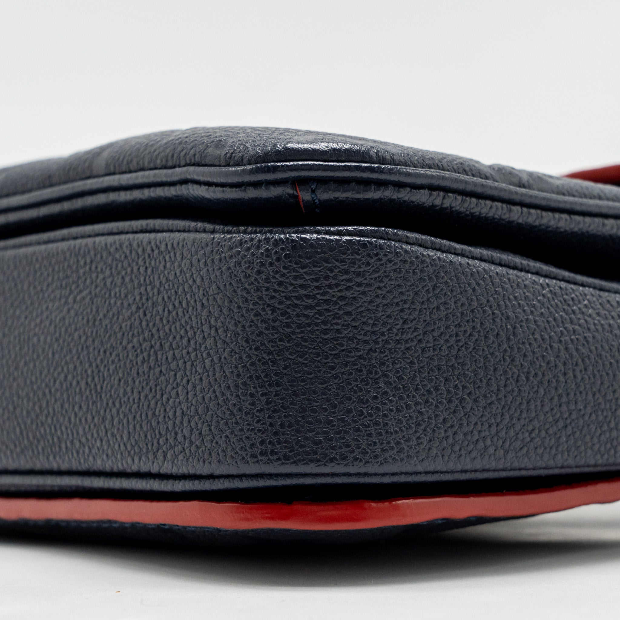 louis-vuitton-pochette-metis-monogram-empreinte-marine-rouge-ghw-copy