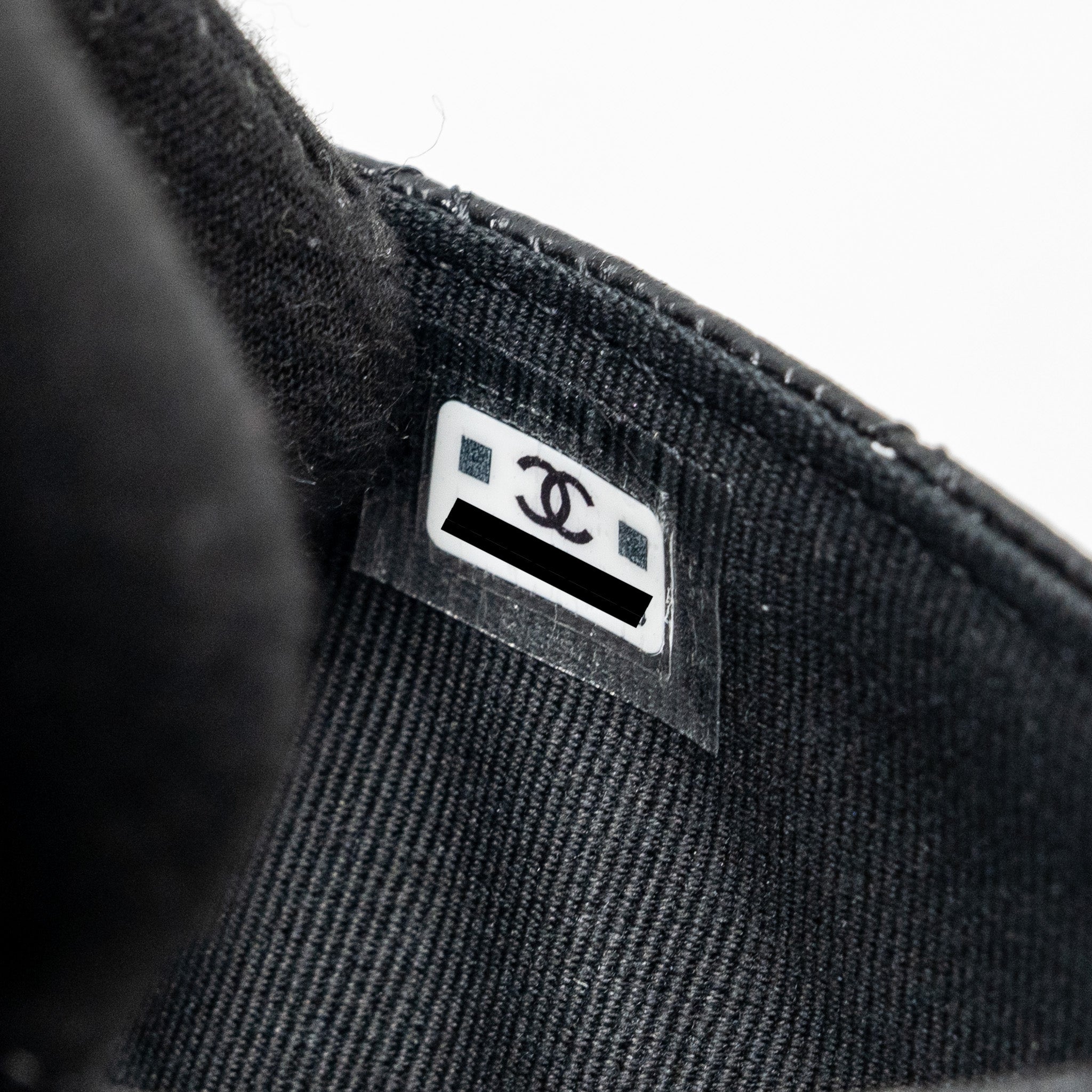 chanel-classic-flap-card-holder-caviar-black-ghw-microchip-13