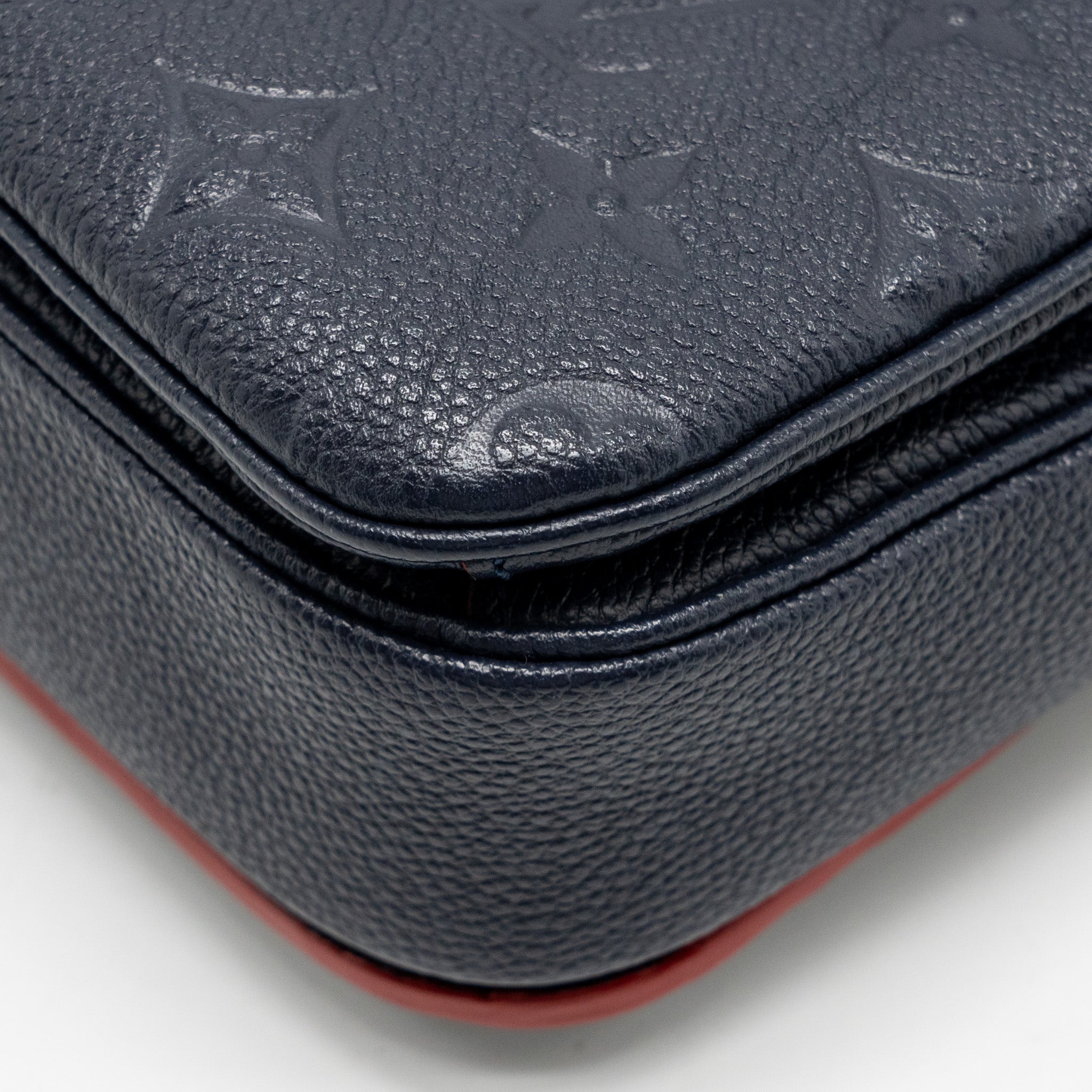 louis-vuitton-pochette-metis-monogram-empreinte-marine-rouge-ghw-copy