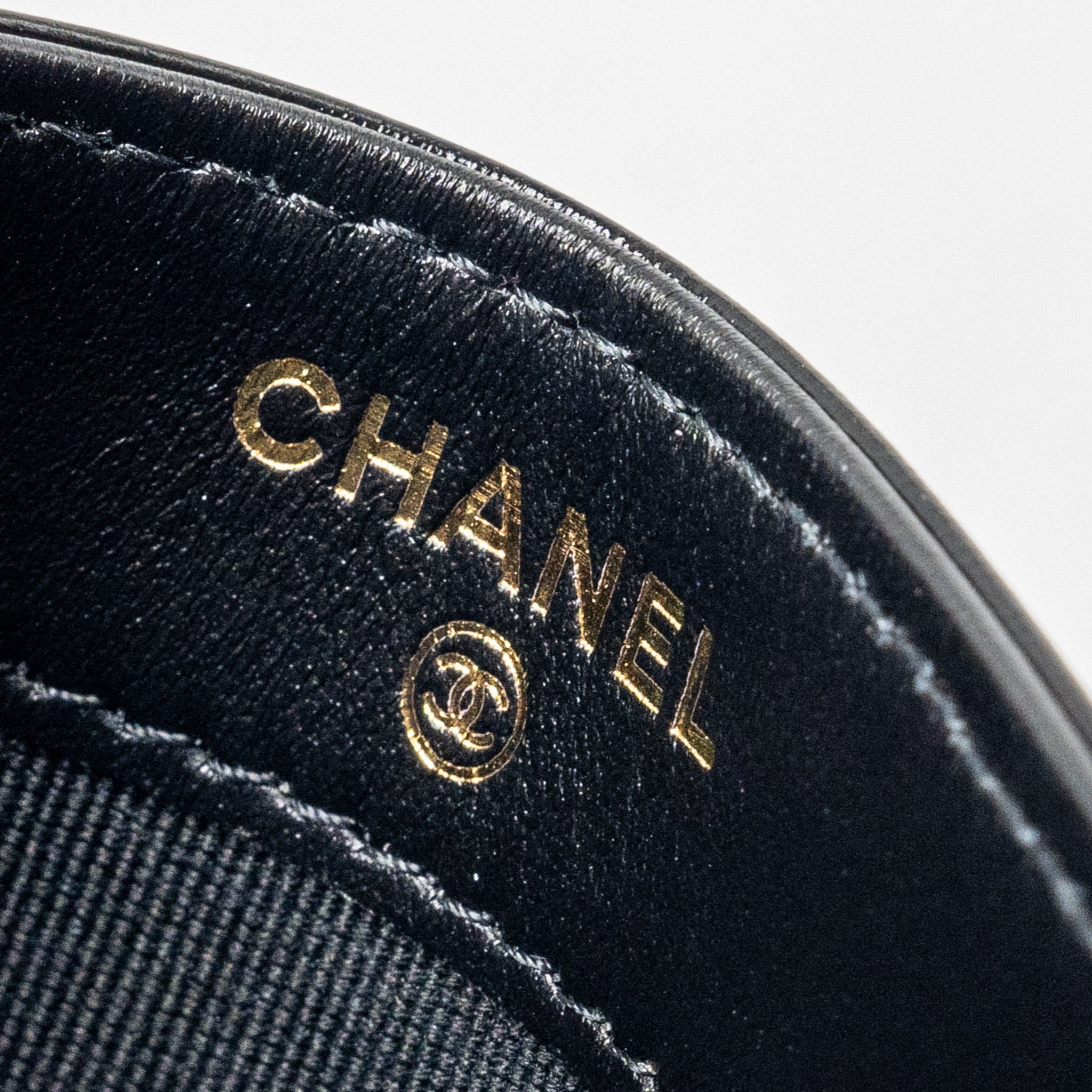 chanel-31-card-holder-shiny-goatskin-black-lghw-microchip