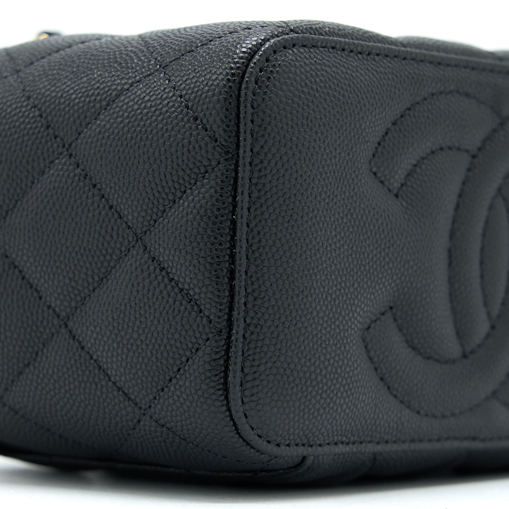 chanel-23c-long-vanity-with-chain-caviar-black-lghw