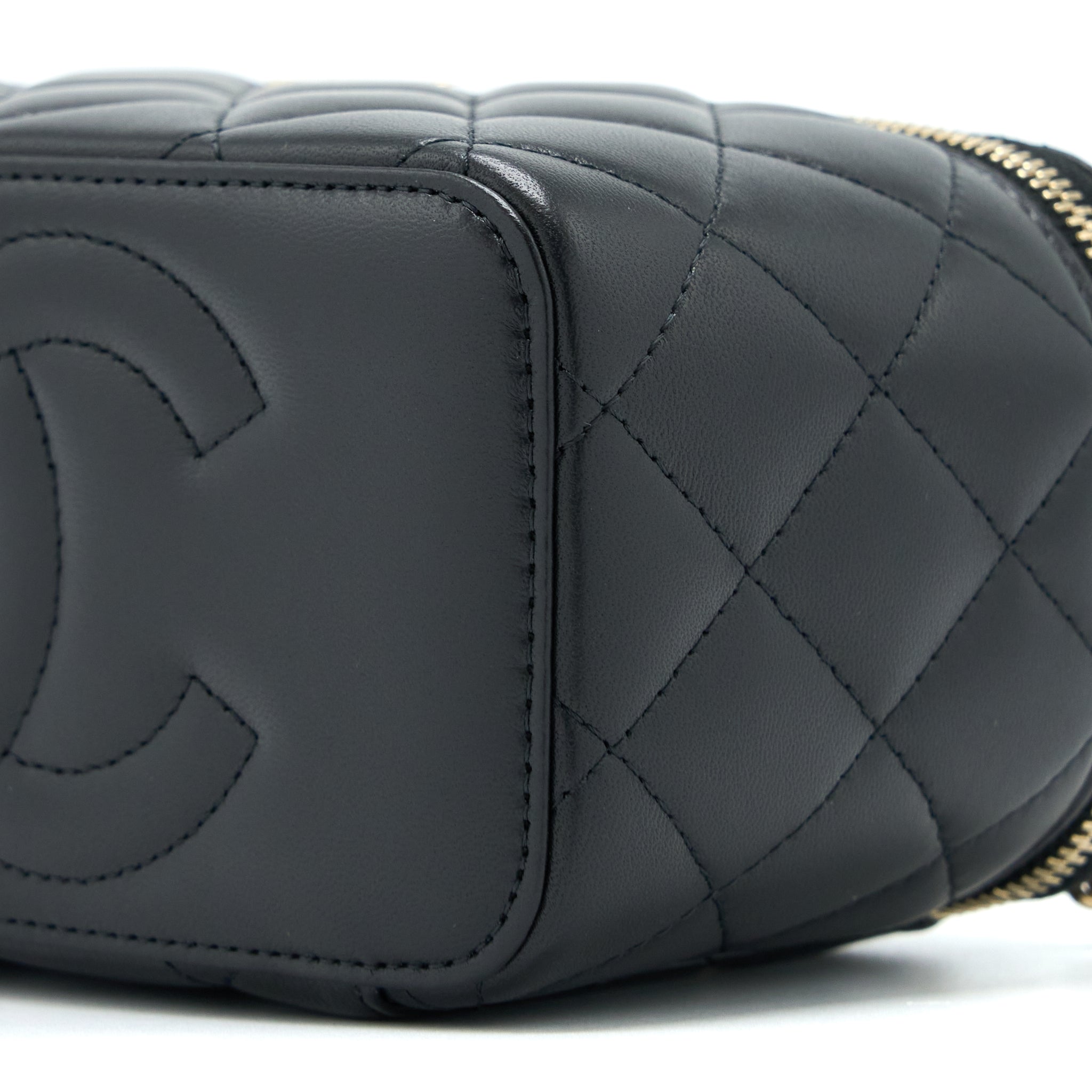 chanel-22a-top-handle-long-vanity-with-chain-lambskin-black-lghw-3