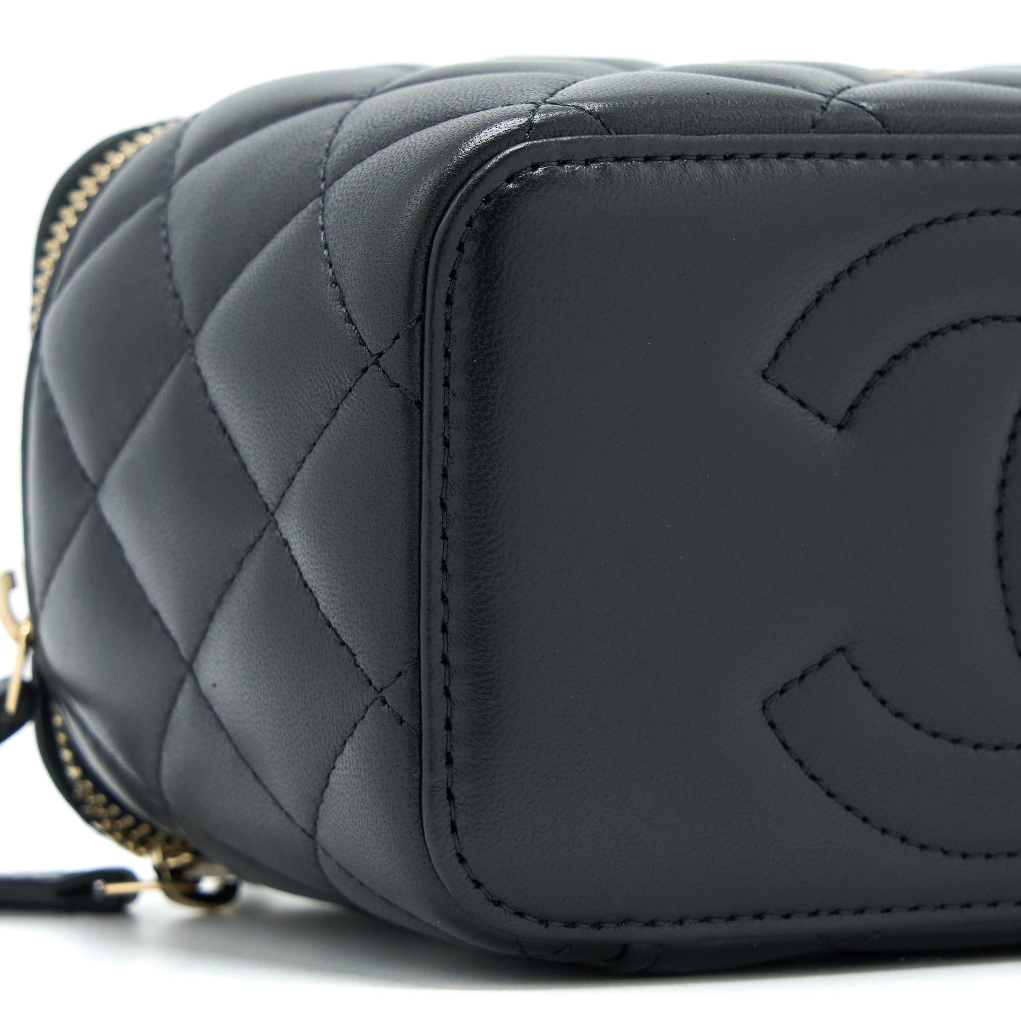chanel-22a-top-handle-long-vanity-with-chain-lambskin-black-lghw-3