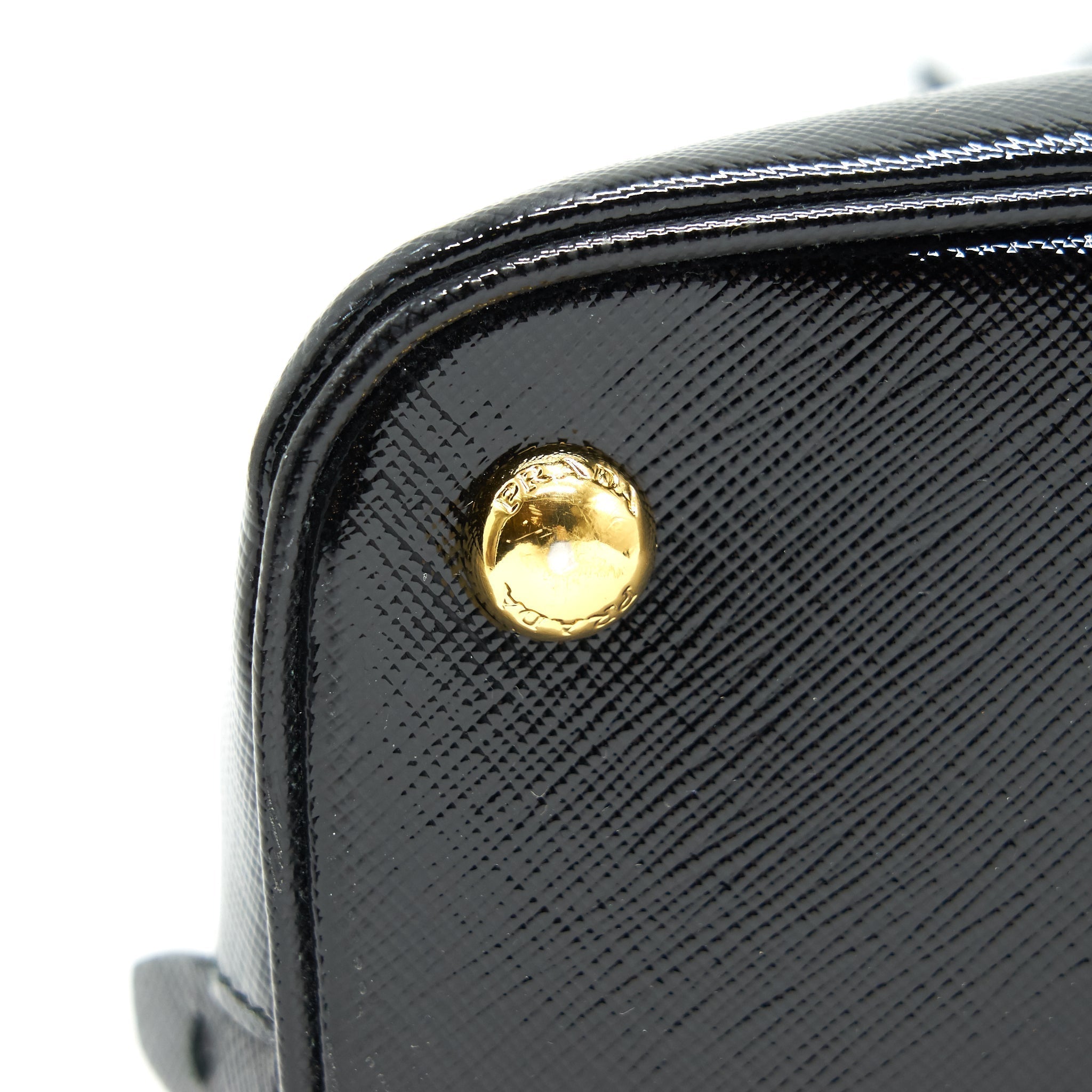 prada-saffiano-tote-bag-black