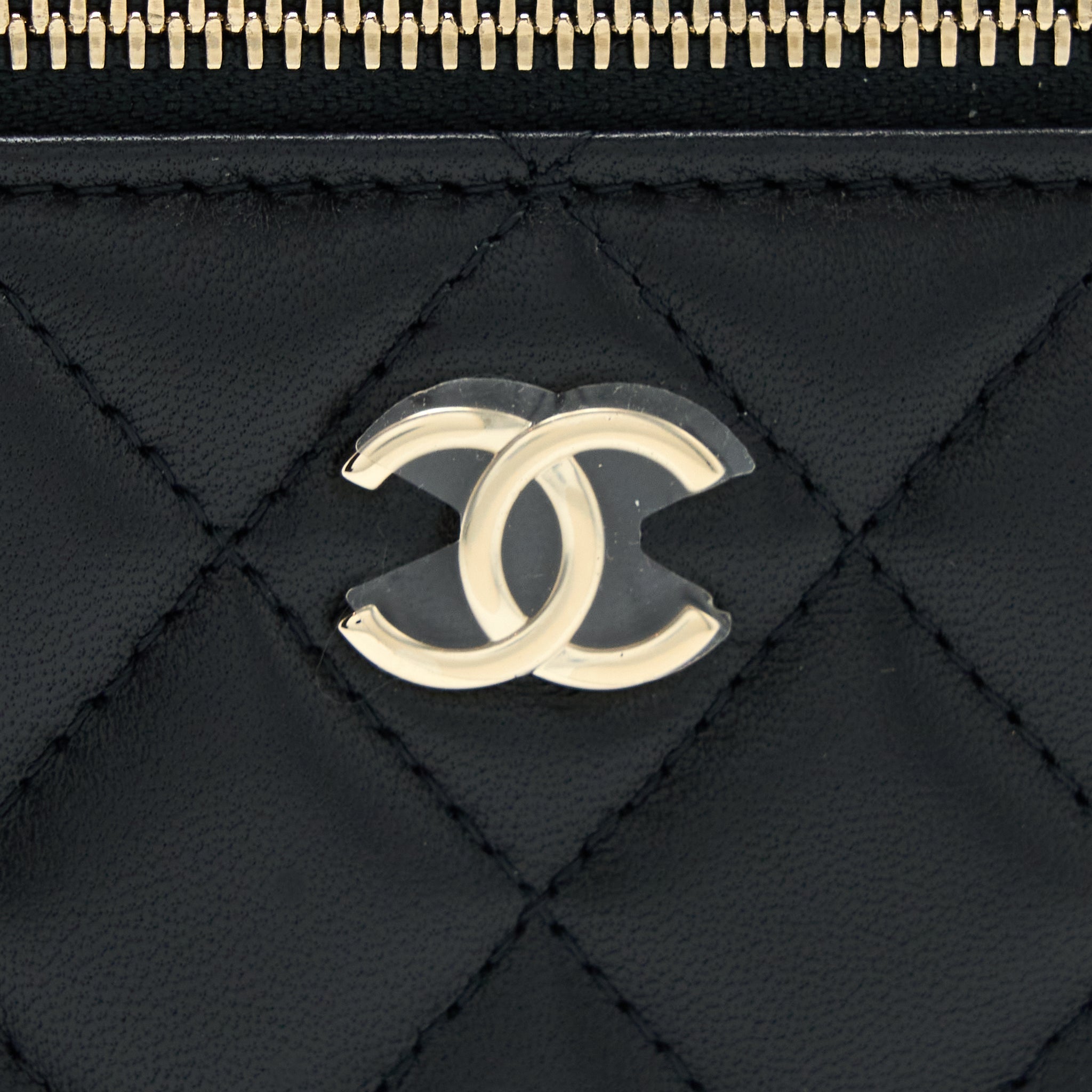 chanel-22a-top-handle-long-vanity-with-chain-lambskin-black-lghw-3