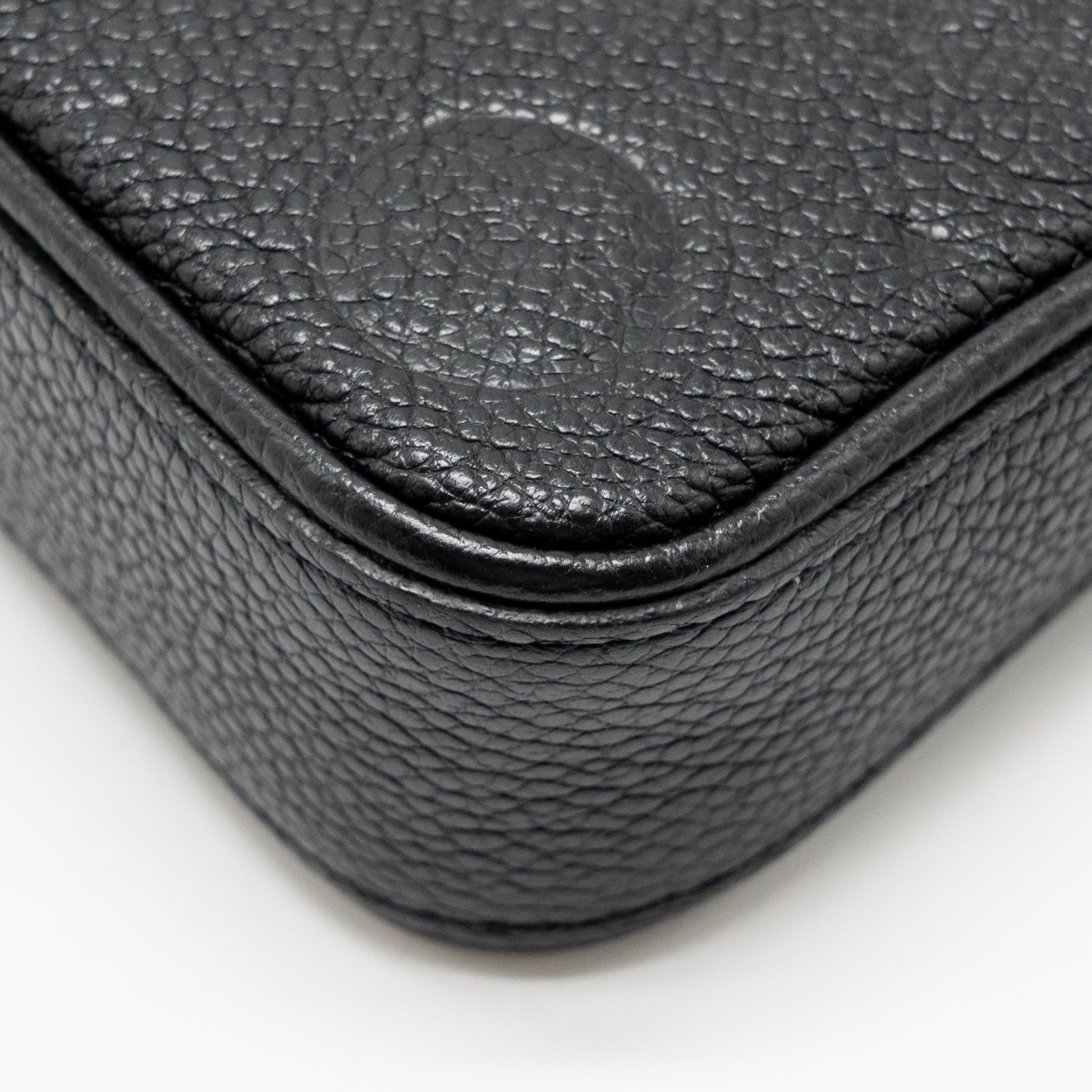 louis-vuitton-easy-pouch-on-strap-empreinte-monogram-black-ghw