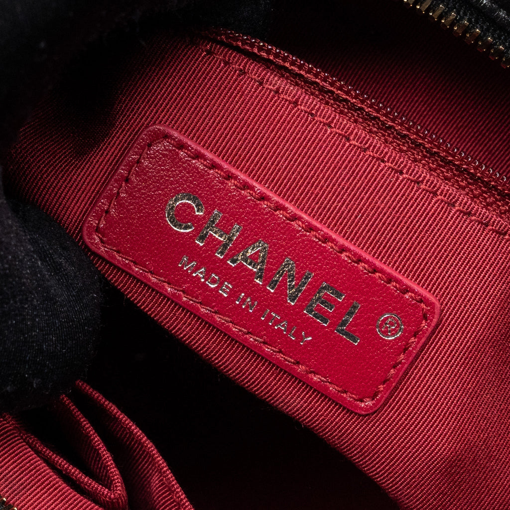chanel-gabrielle-hobo-bag-calfskin-black-multicolour-hardware-copy-1