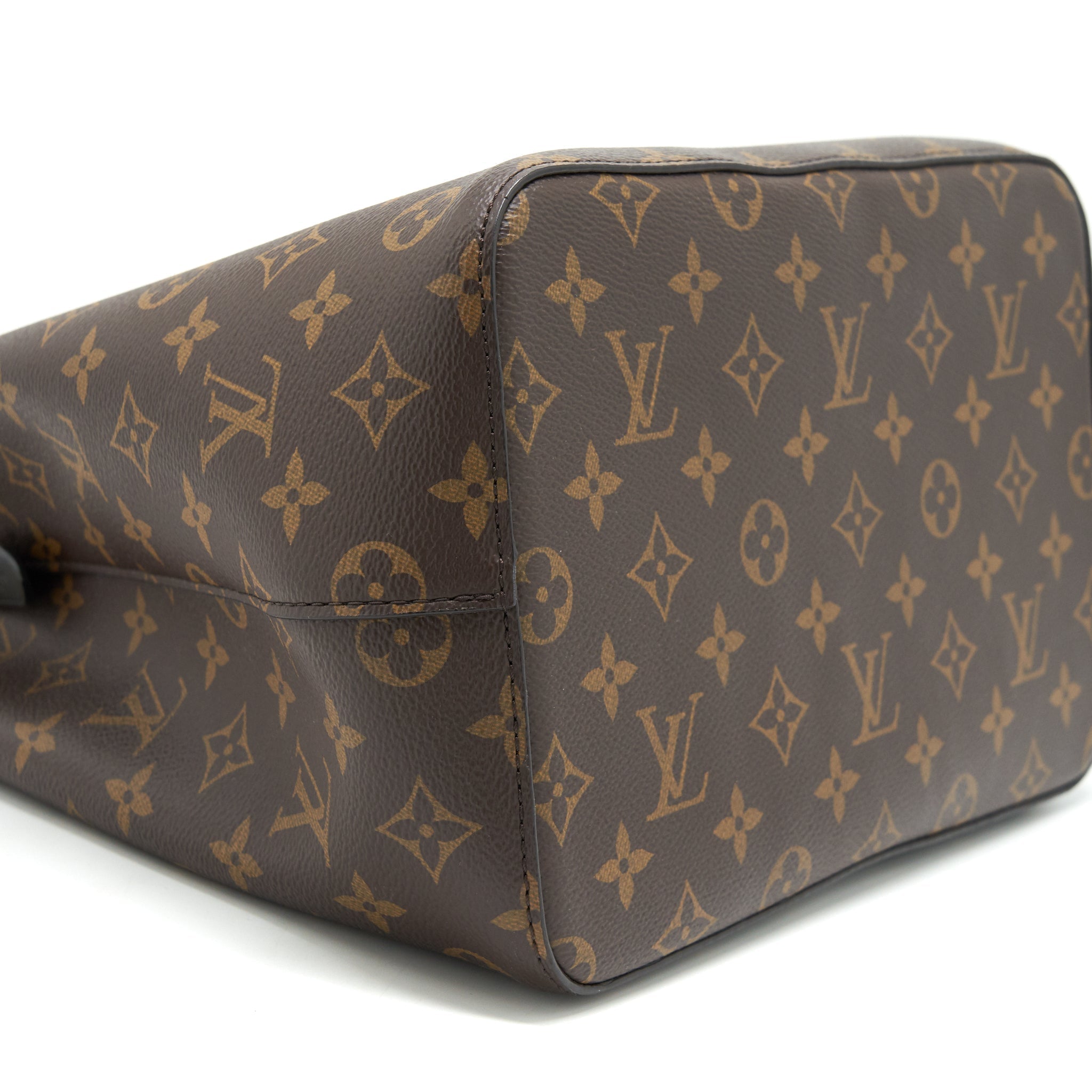 louis-vuitton-neo-noe-monogram-canvas-noir
