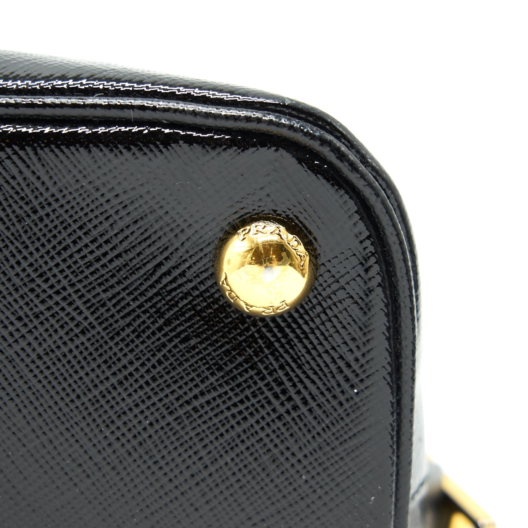 prada-saffiano-tote-bag-black