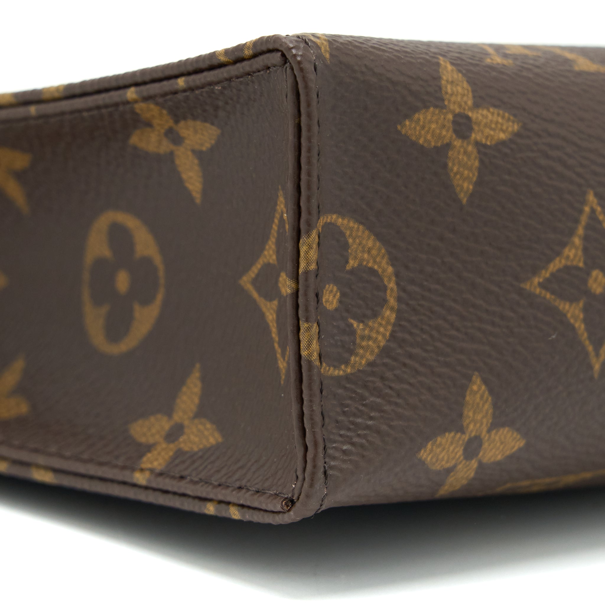louis-vuitton-toiletry-pochette-26-monogram-canvas-ghw-7