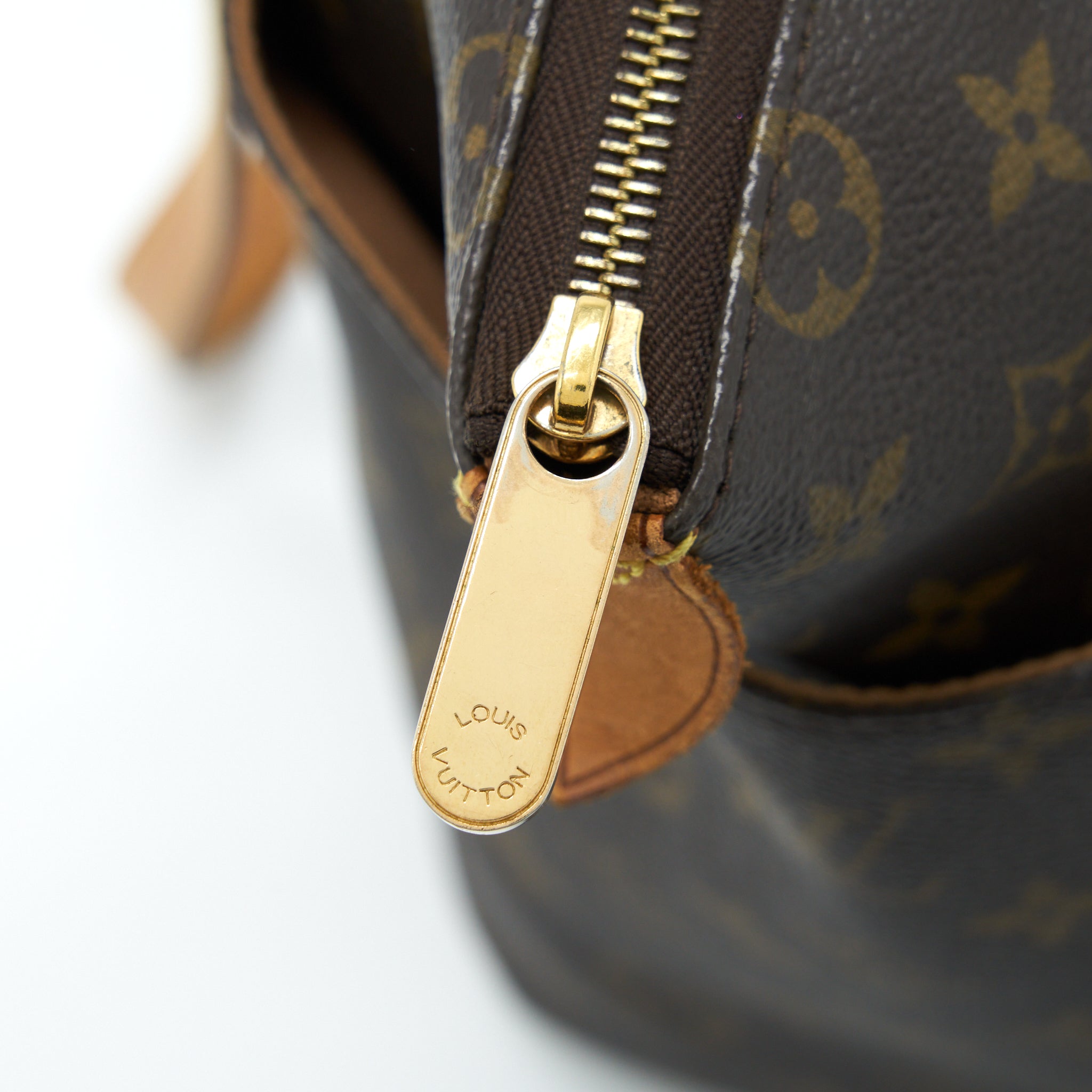 louis-vuitton-tote-bag-monogram-canvas-lghw