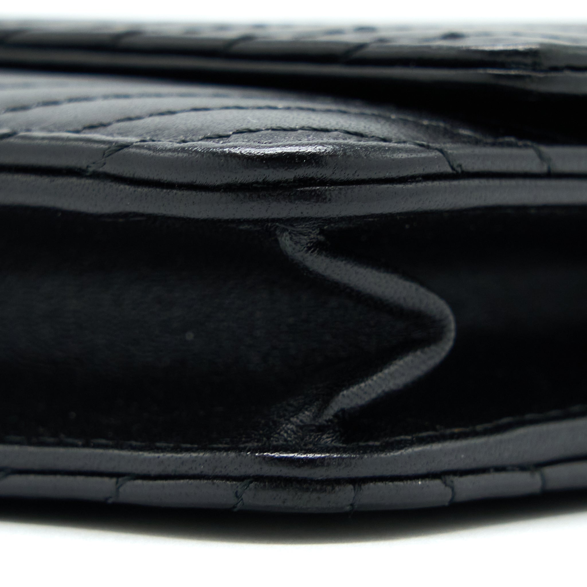 chanel-chevron-wallet-on-chain-black-with-black-hardware