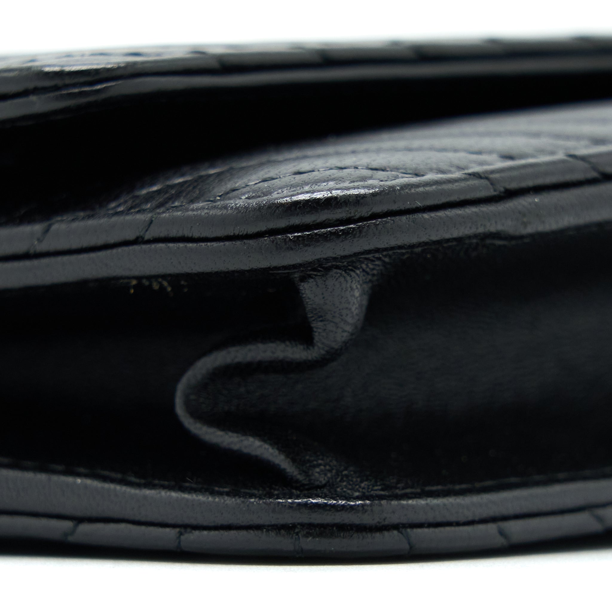 chanel-chevron-wallet-on-chain-black-with-black-hardware