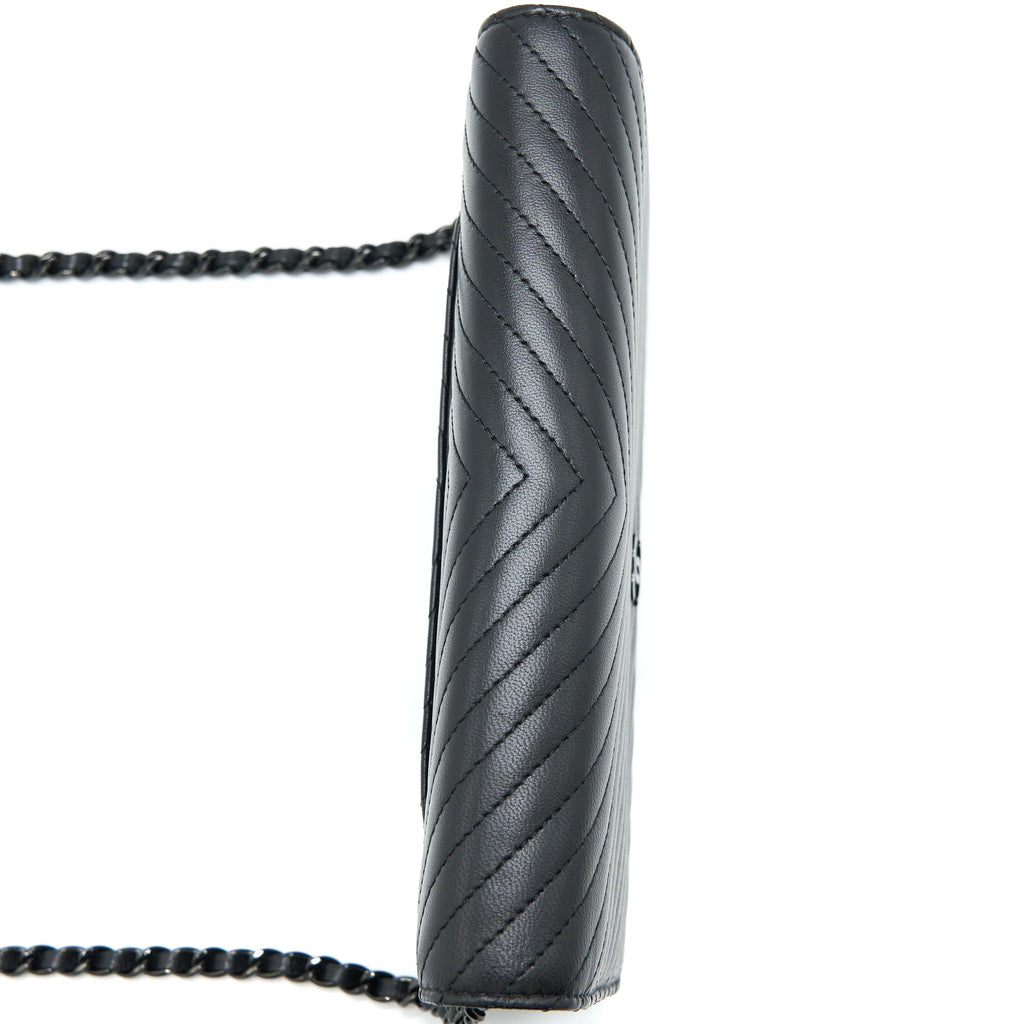 chanel-chevron-wallet-on-chain-black-with-black-hardware